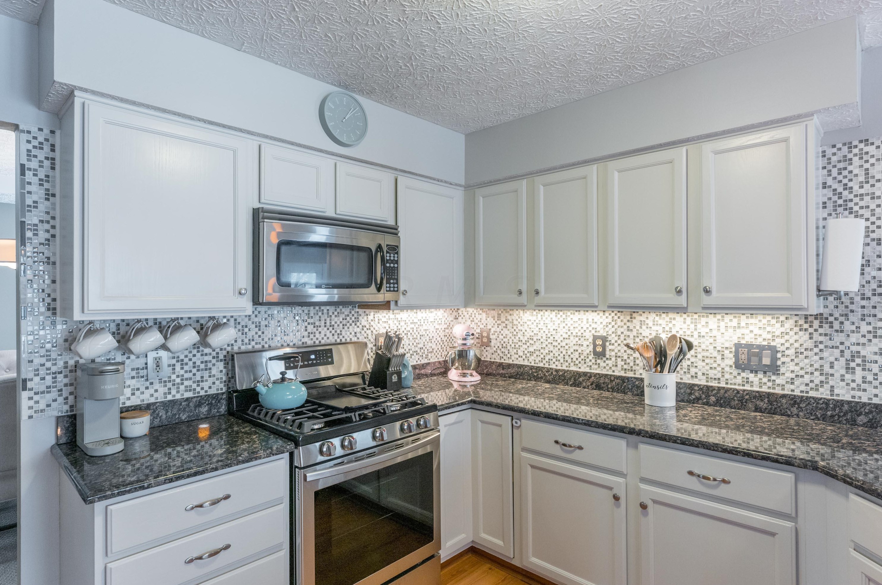 945 Leaflock Ct, Columbus OH exterior