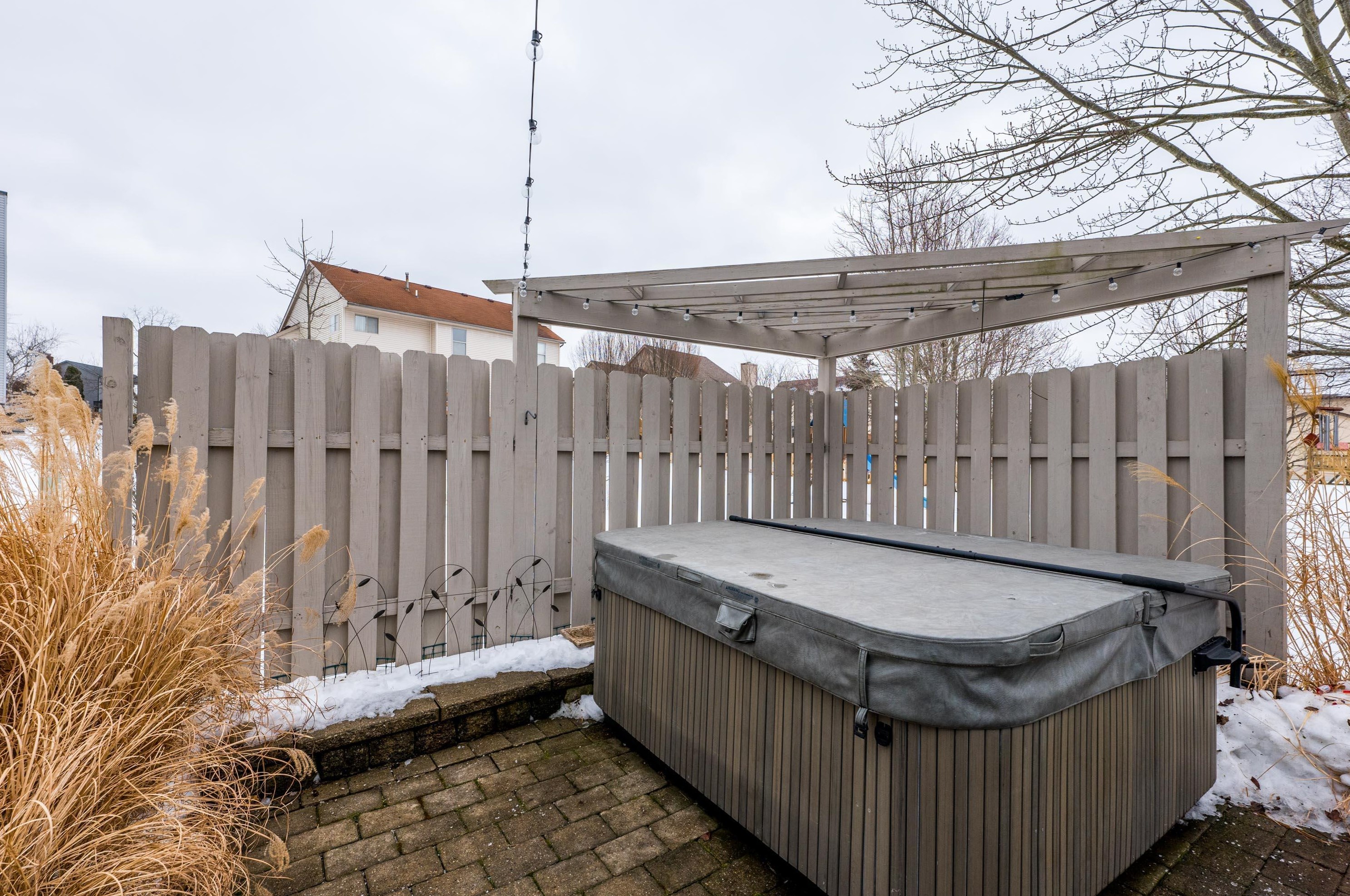 945 Leaflock Ct, Columbus OH exterior