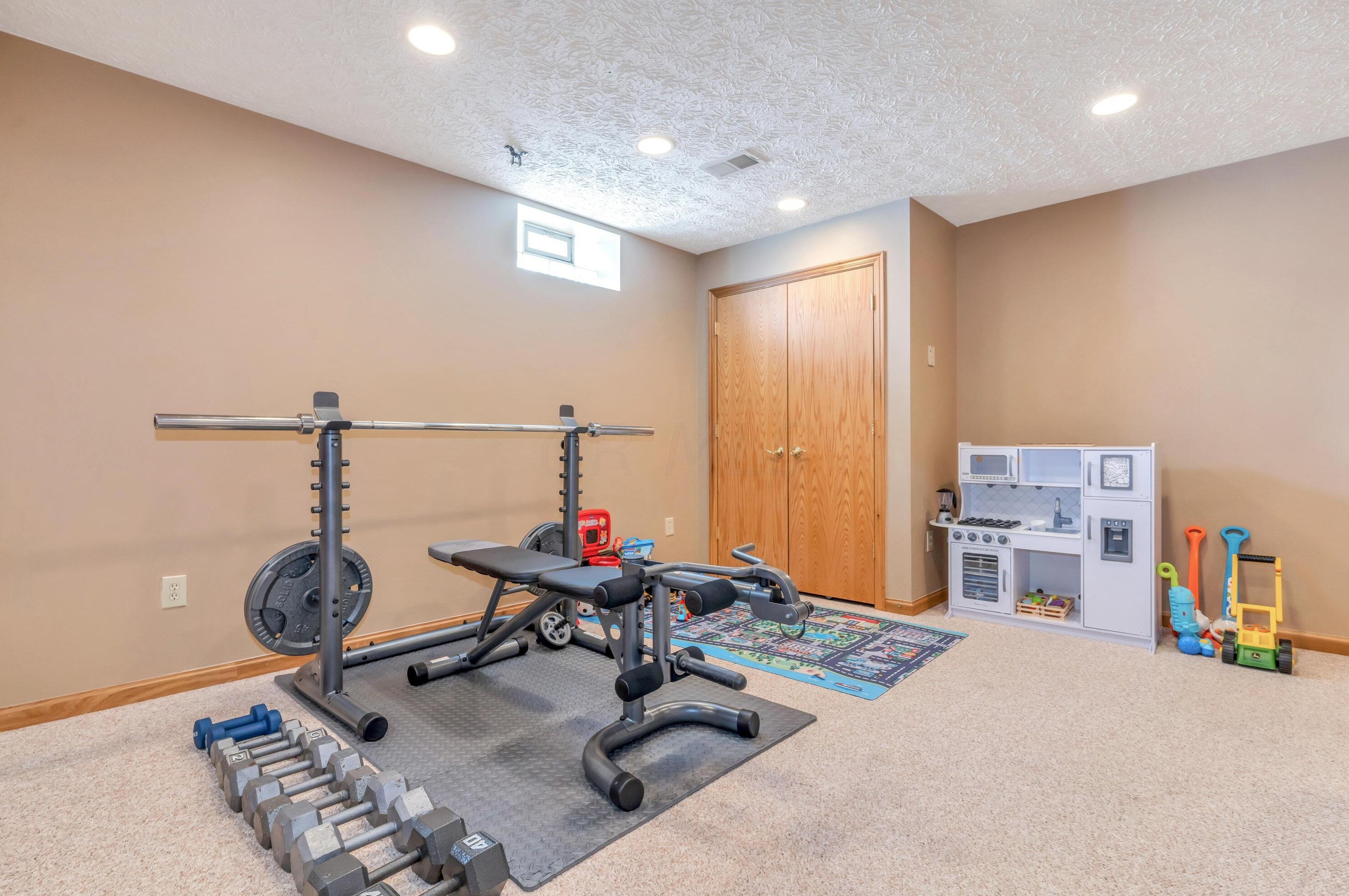 1099 Caroway Blvd, Columbus OH 43230-3217 exterior