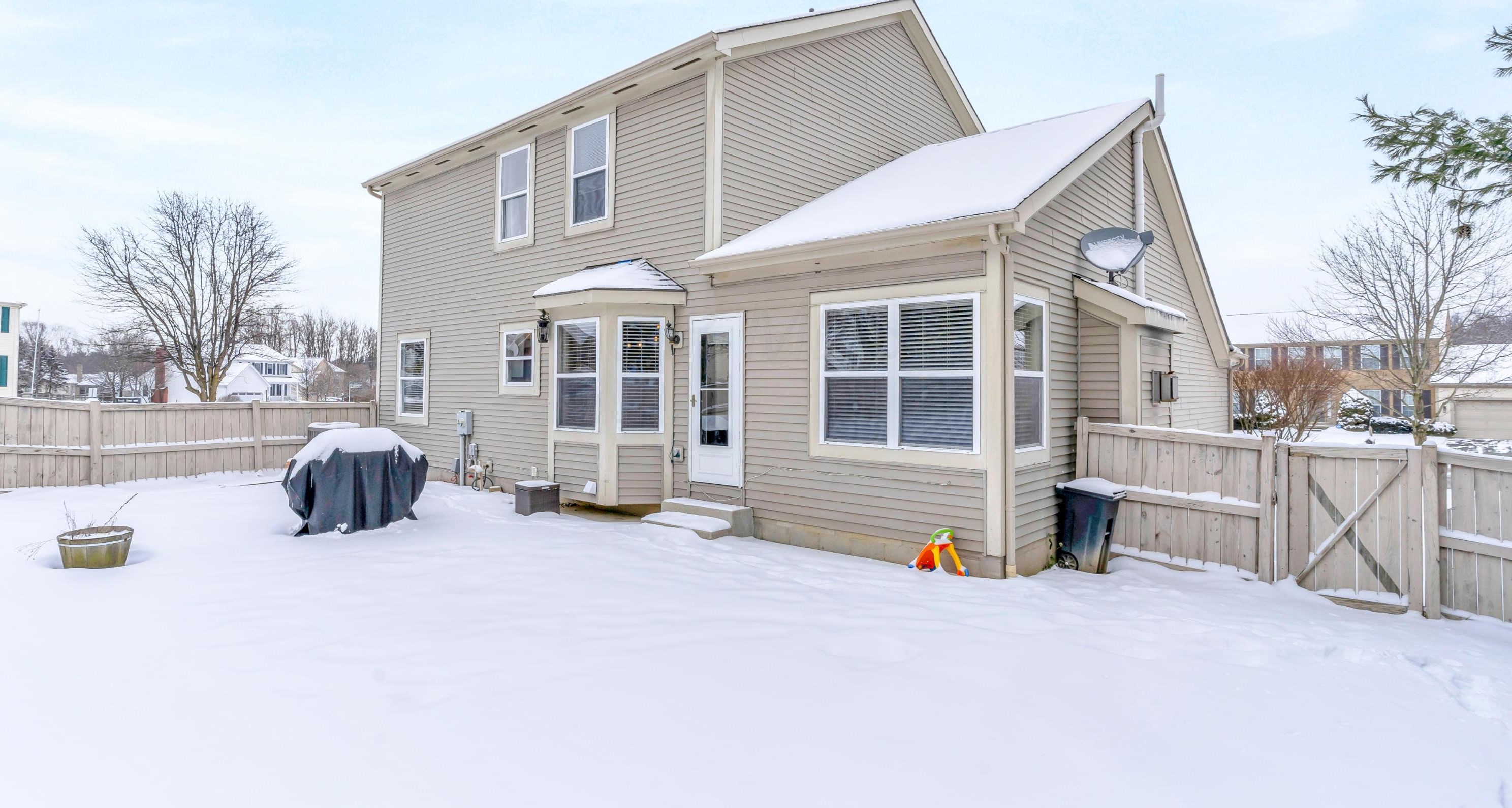 1099 Caroway Blvd, Columbus OH 43230-3217 exterior