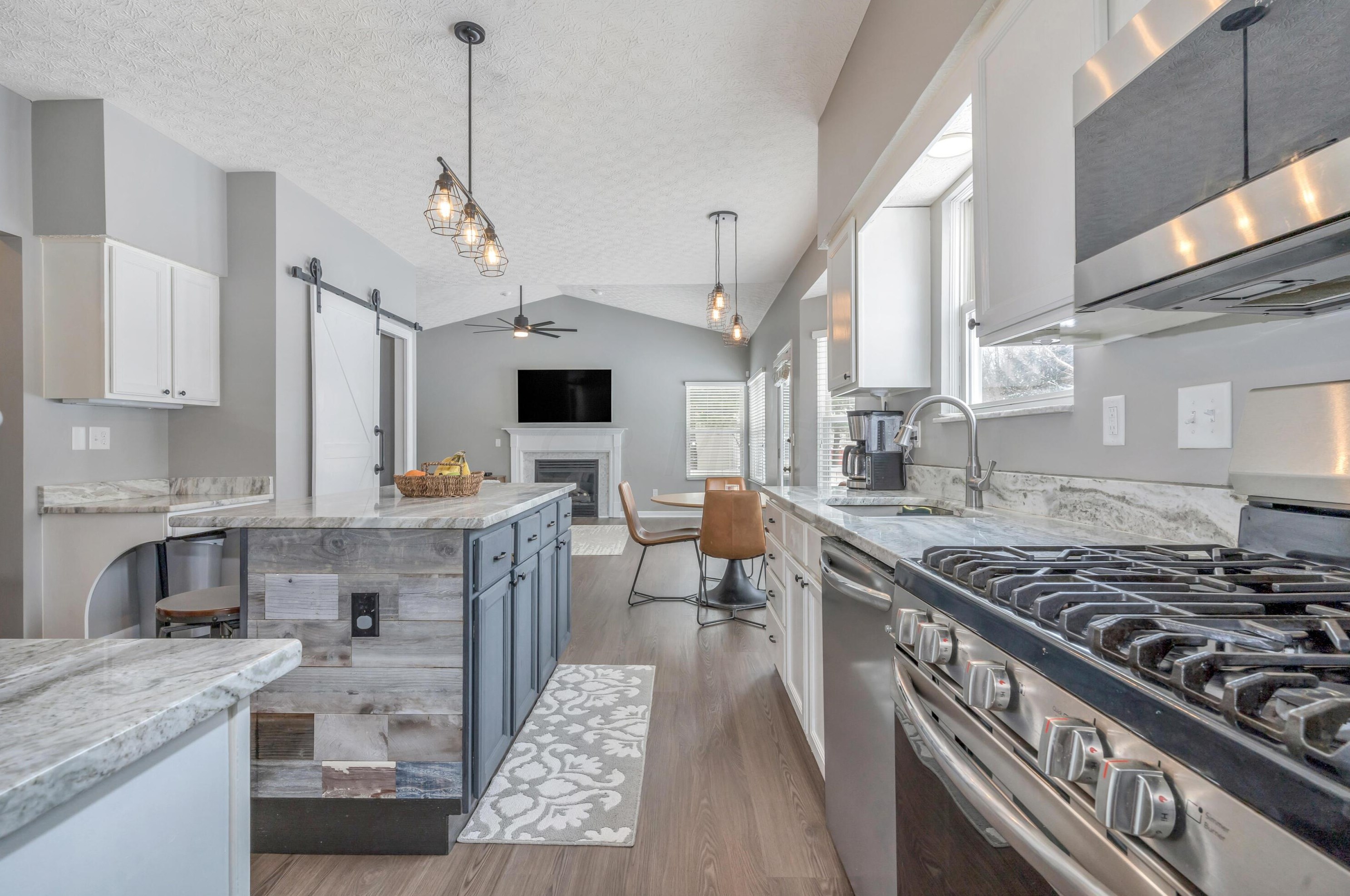 1099 Caroway Blvd, Columbus OH 43230-3217 exterior