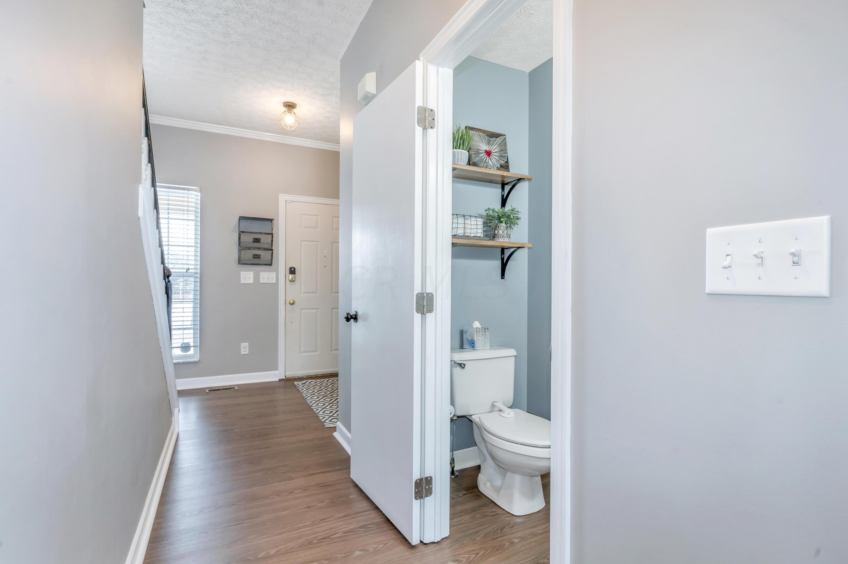 1099 Caroway Blvd, Columbus OH 43230-3217 exterior