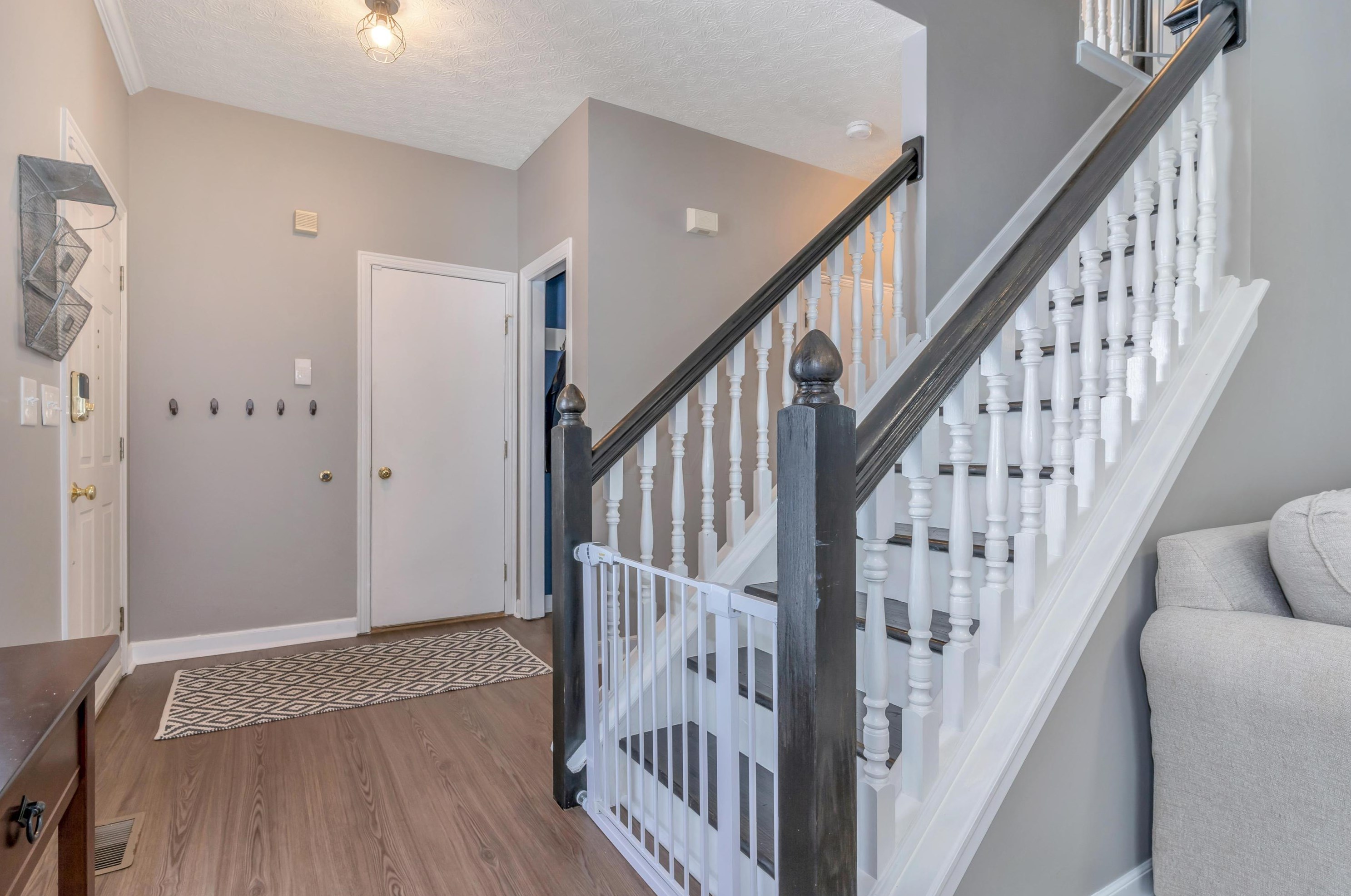 1099 Caroway Blvd, Columbus OH 43230-3217 exterior