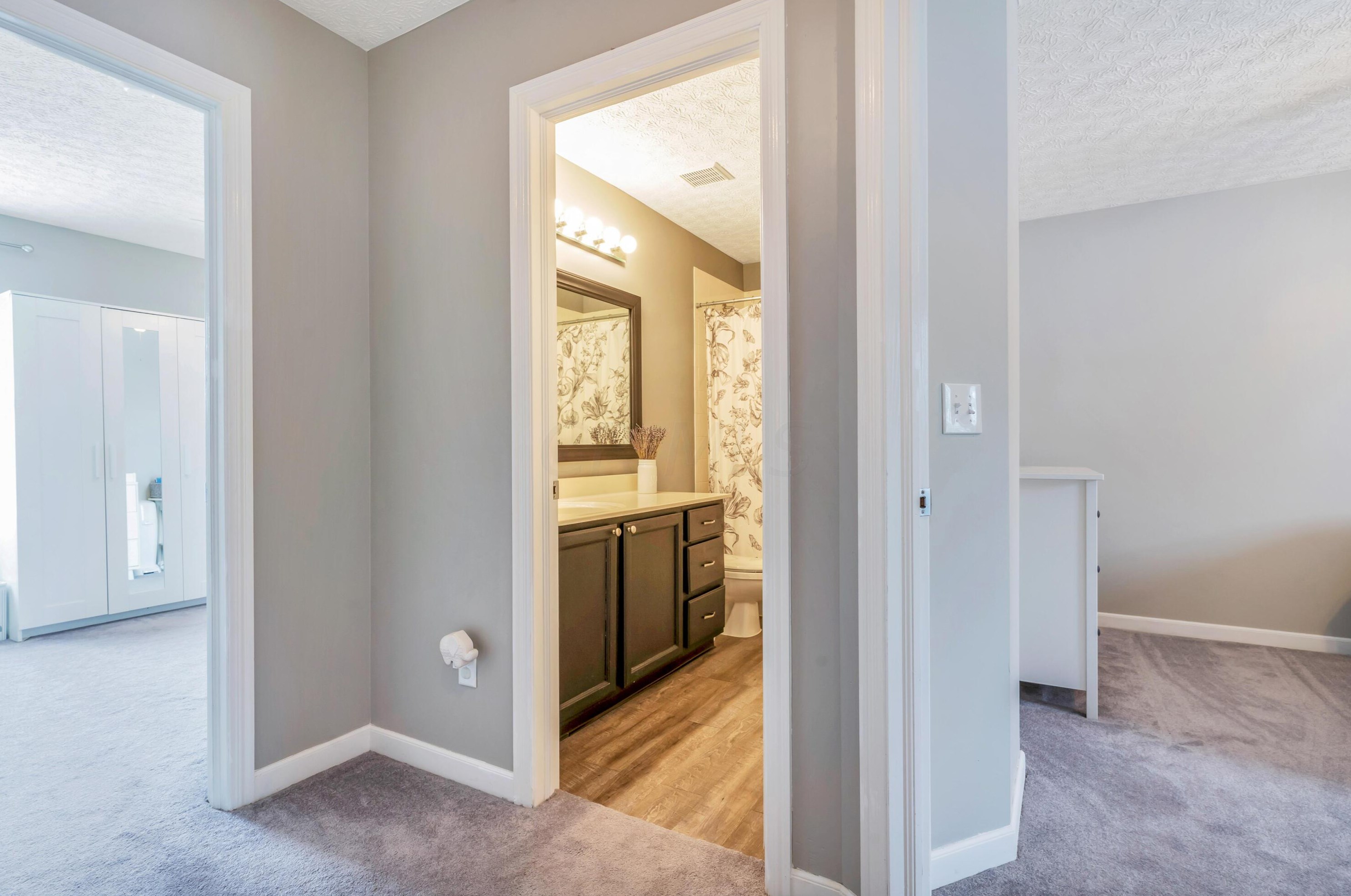 1099 Caroway Blvd, Columbus OH 43230-3217 exterior