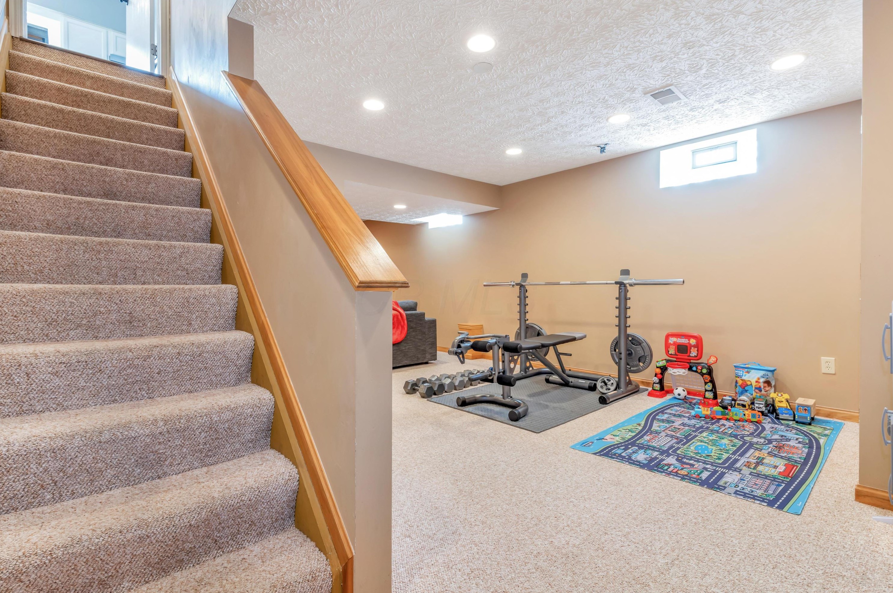 1099 Caroway Blvd, Columbus OH 43230-3217 exterior