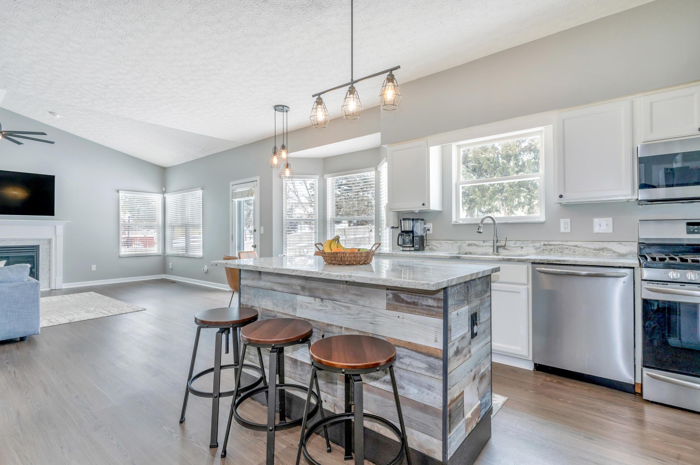 1099 Caroway Blvd, Columbus OH 43230-3217 exterior