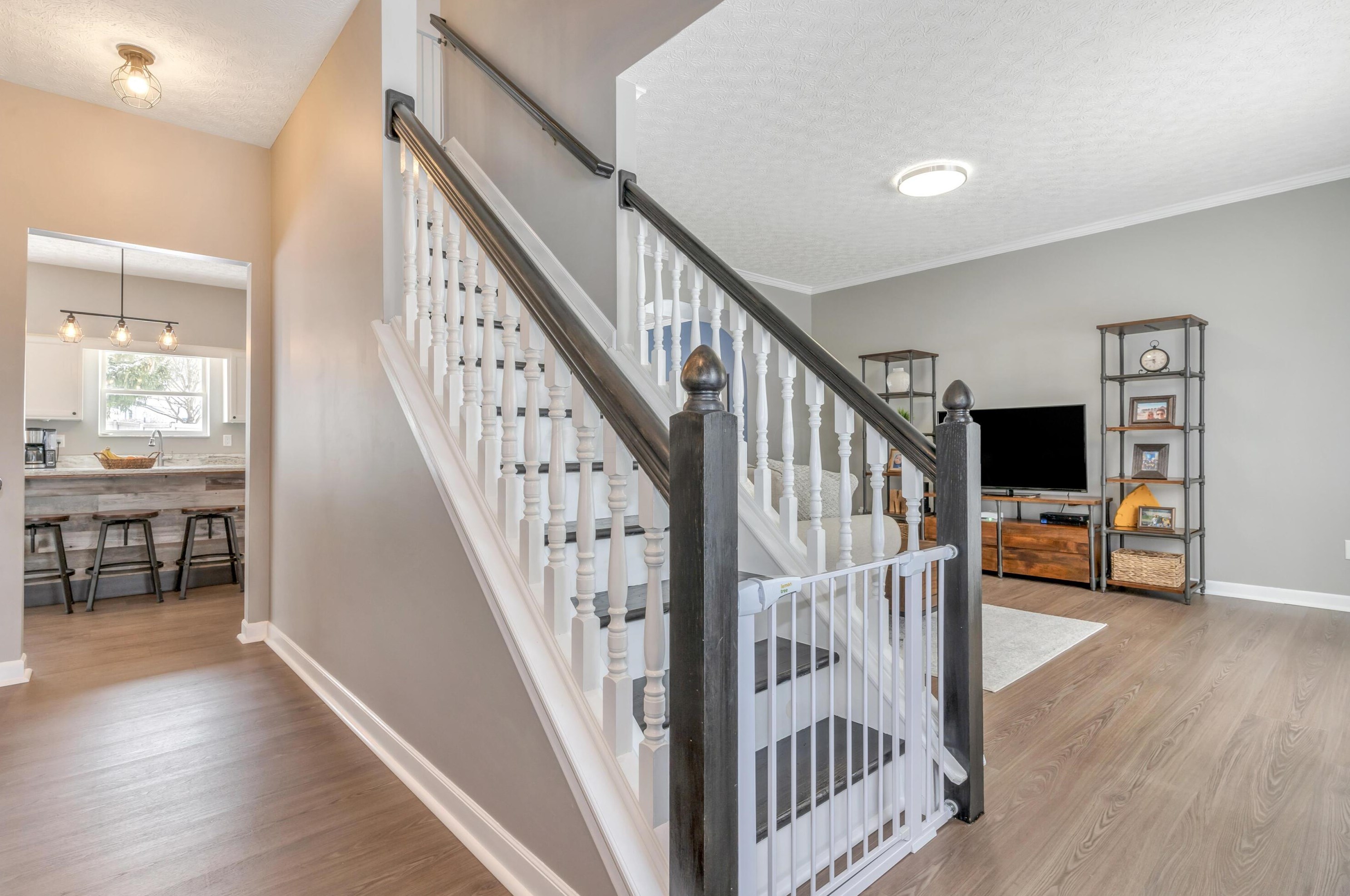1099 Caroway Blvd, Columbus, OH 43230-6244
