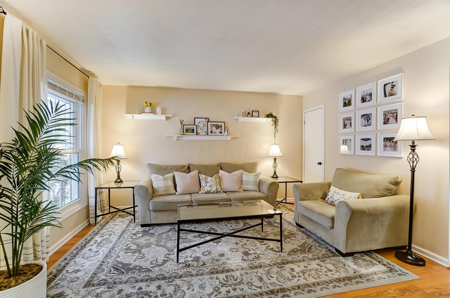 614 Dlyn St, Columbus OH 43228-2516 exterior