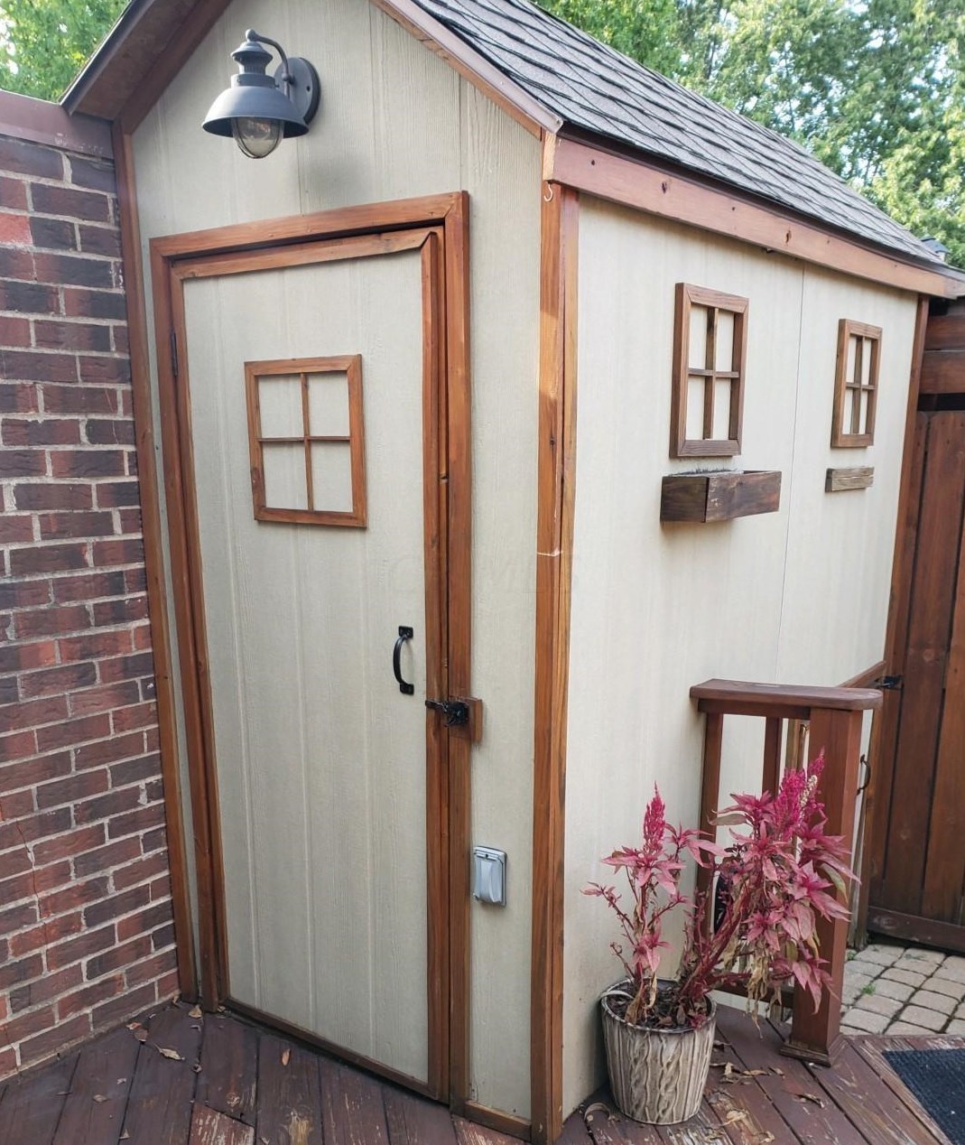 614 Dlyn St, Columbus OH 43228-2516 exterior