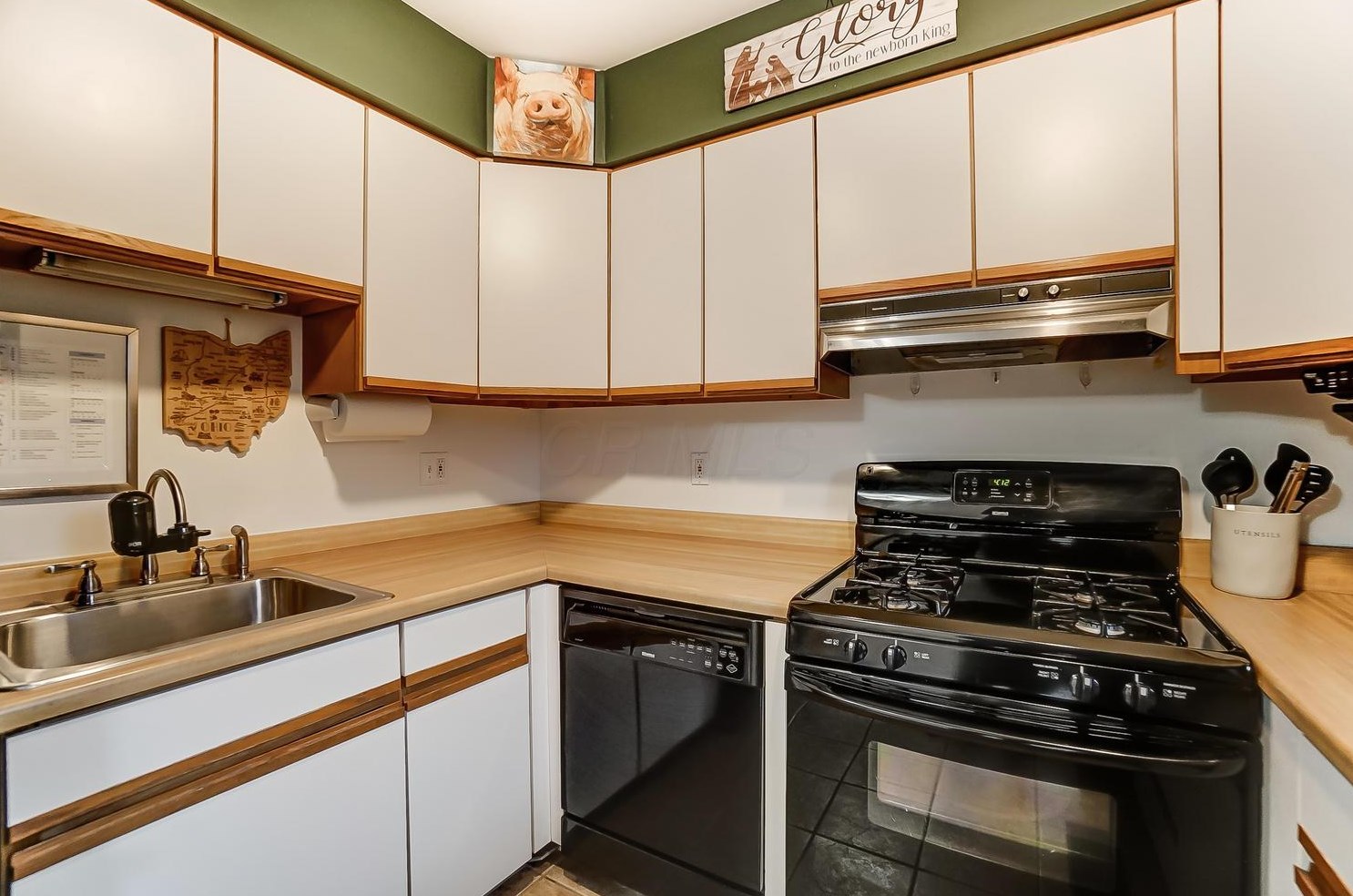 614 Dlyn St, Columbus OH 43228-2516 exterior