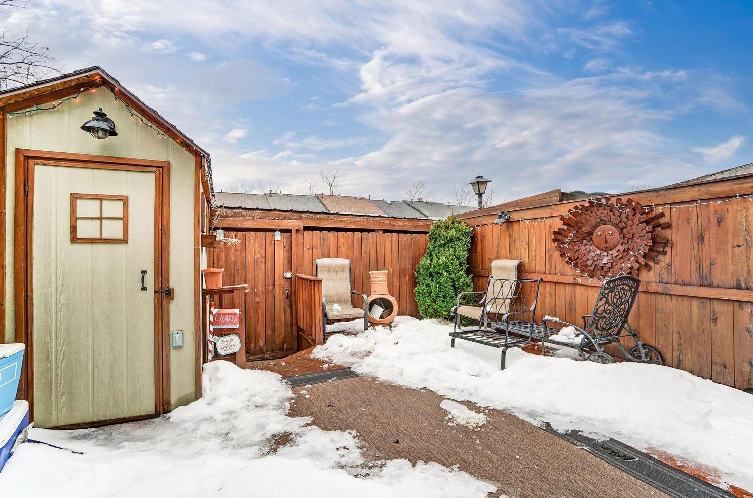 614 Dlyn St, Columbus OH 43228-2516 exterior