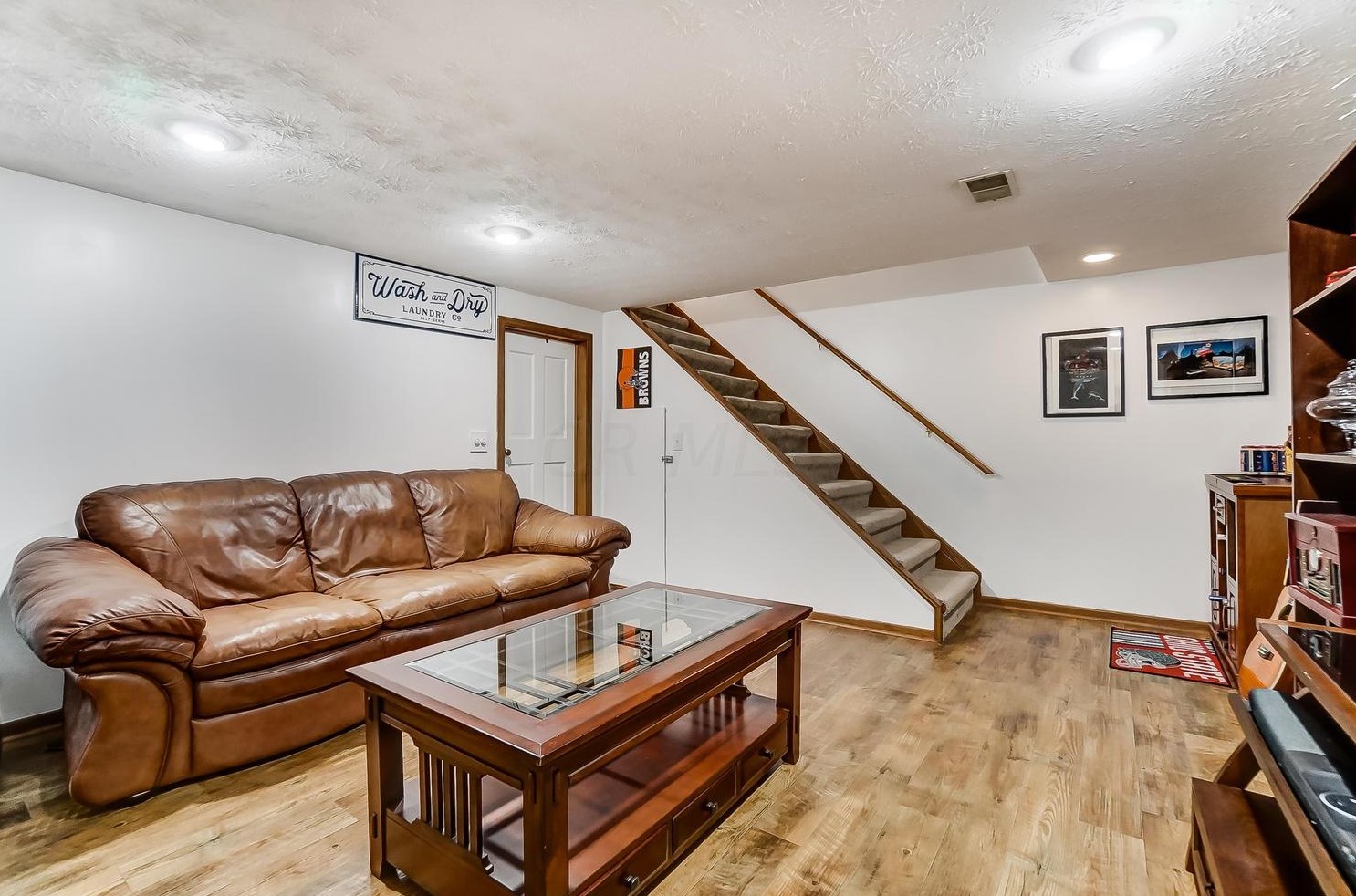 614 Dlyn St, Columbus OH 43228-2516 exterior