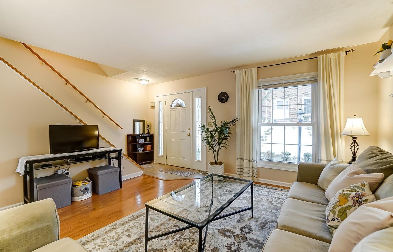 614 Dlyn St, Columbus OH 43228-2516 exterior