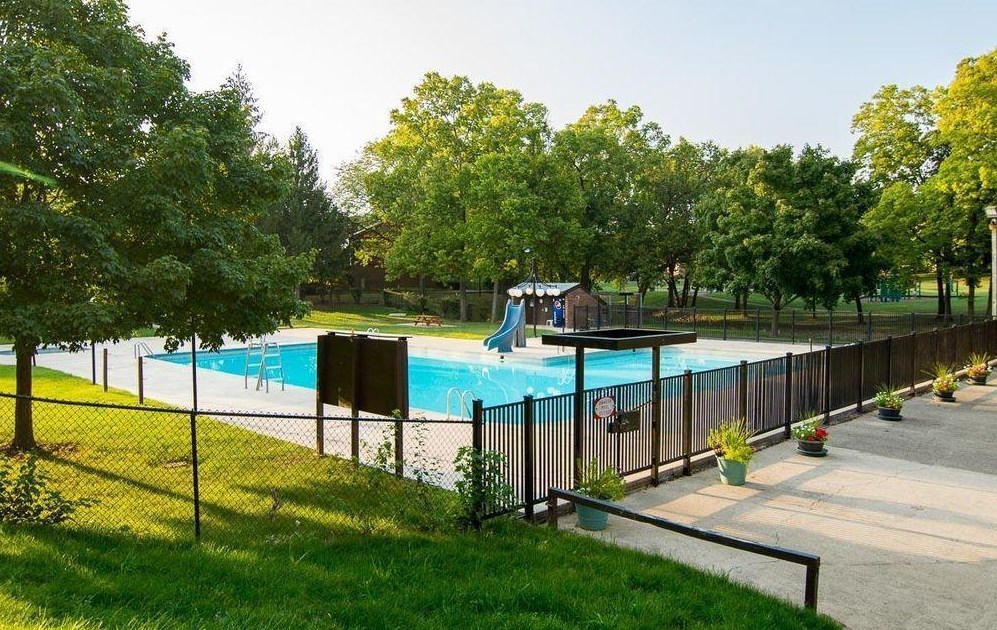 614 Dlyn St, Columbus OH 43228-2516 exterior