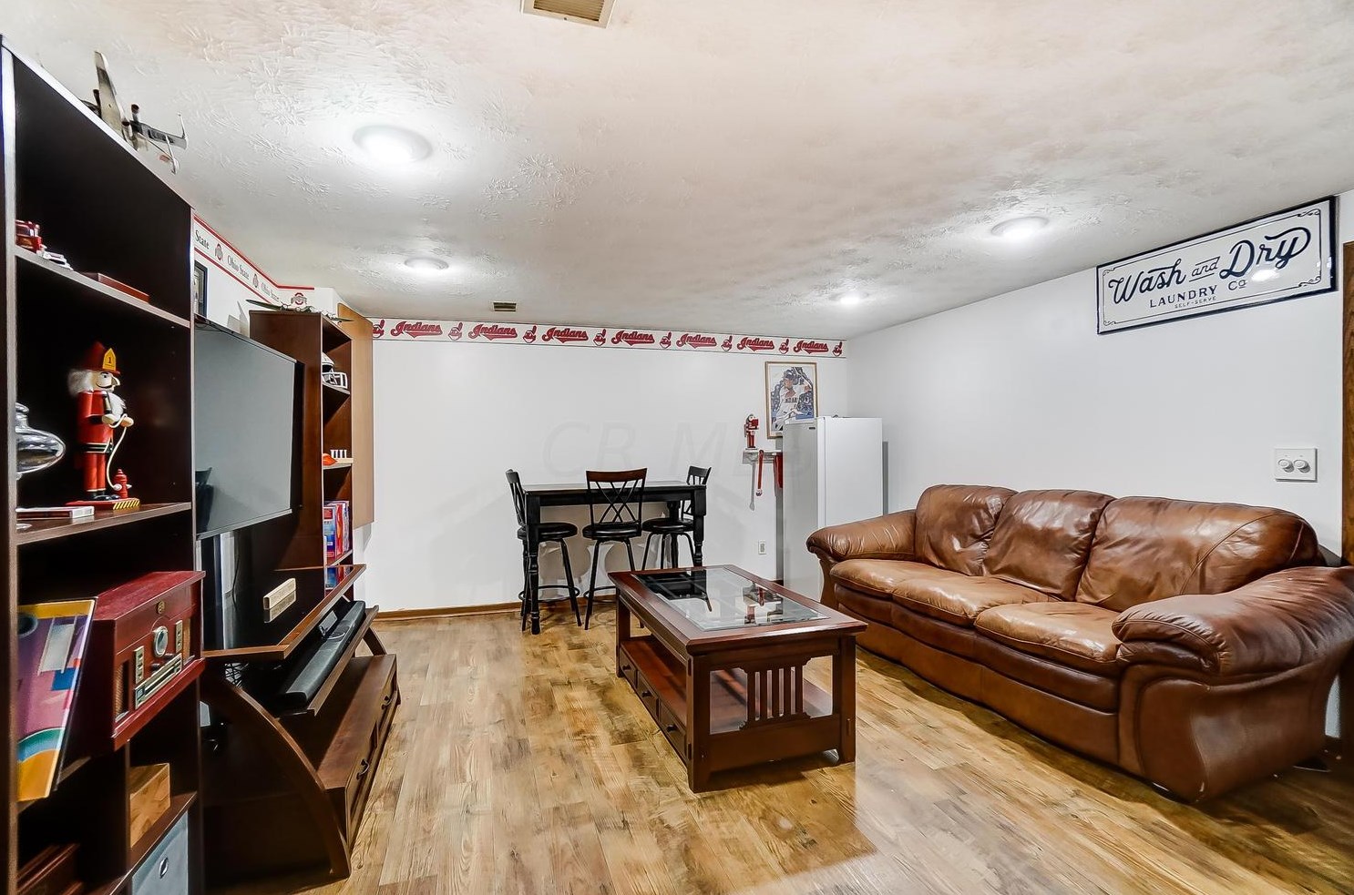 614 Dlyn St, Columbus OH 43228-2516 exterior