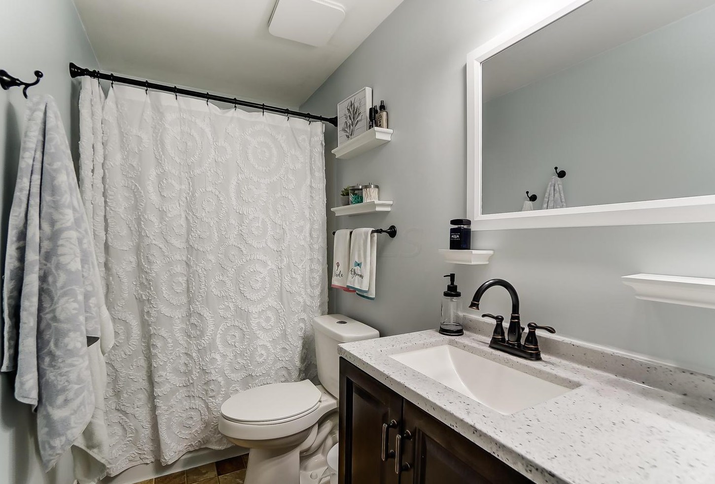 614 Dlyn St, Columbus OH 43228-2516 exterior