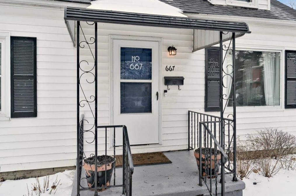 667 Jeffrey Pl, Columbus, OH 43214-1828