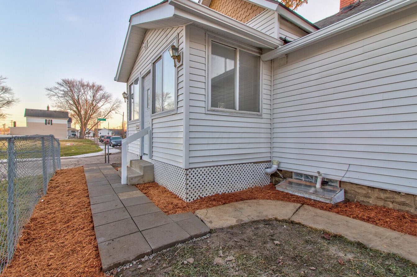 1522 Thomas Ave, Columbus, OH 43223-1929