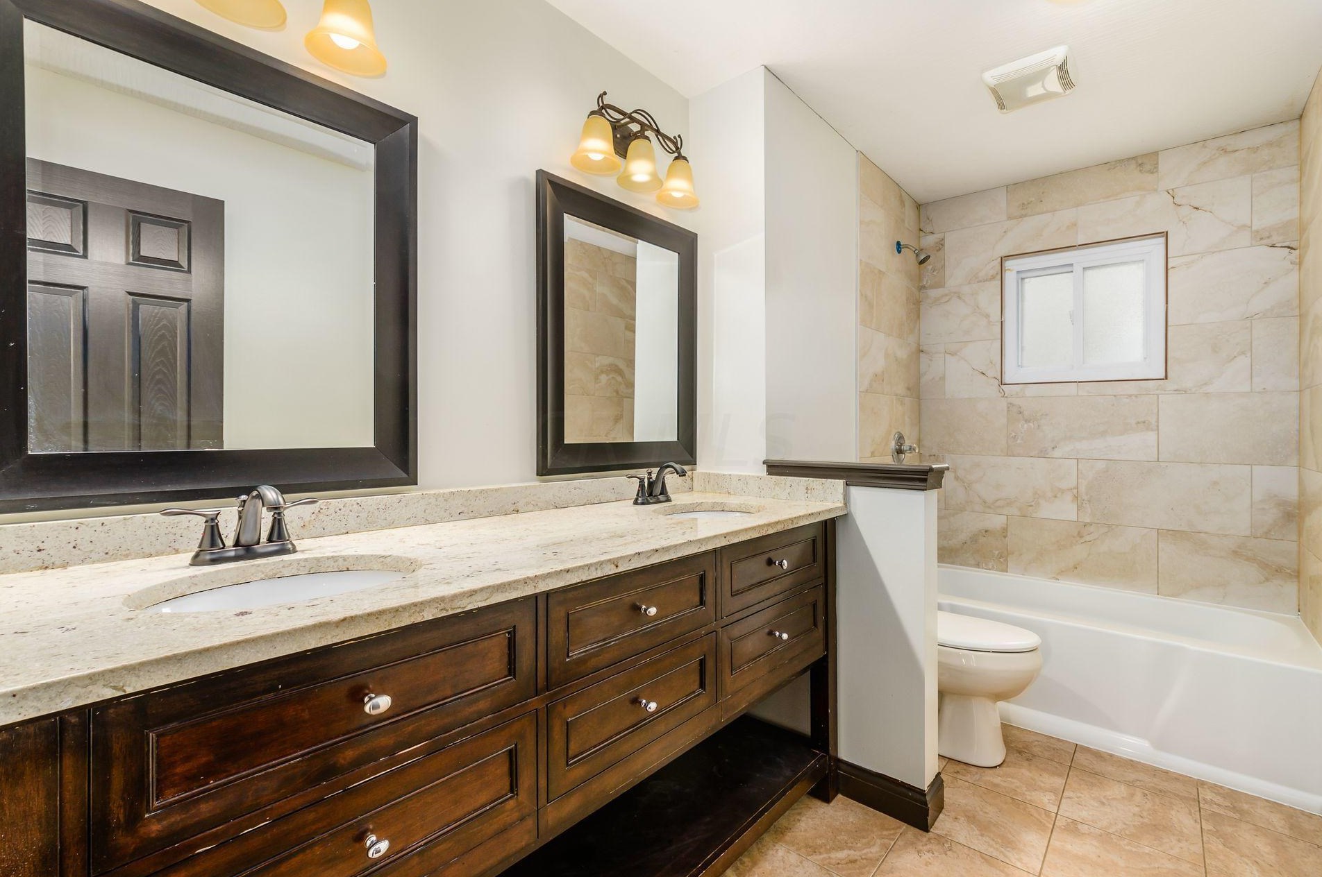 1491 Cottonwood Dr, Columbus OH 43229-4308 exterior