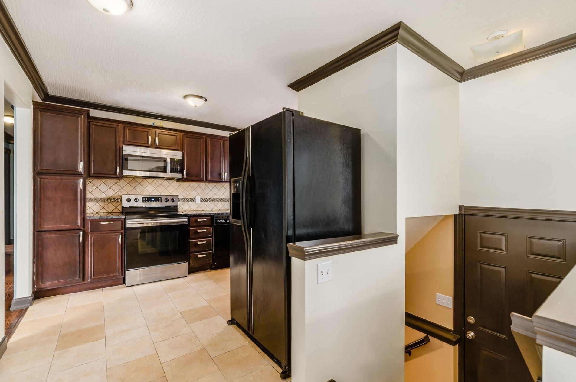 1491 Cottonwood Dr, Columbus OH 43229-4308 exterior