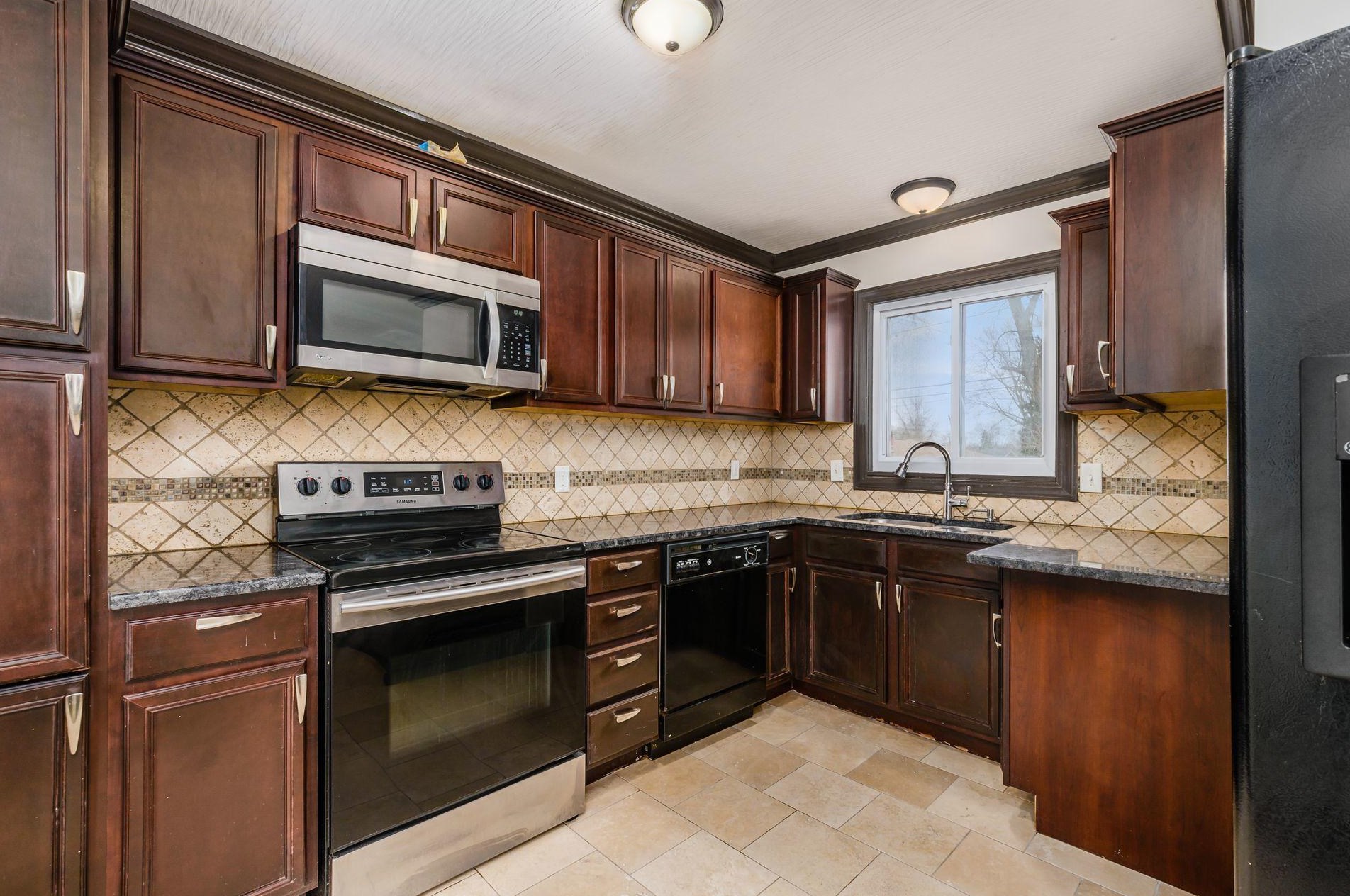 1491 Cottonwood Dr, Columbus OH 43229-4308 exterior