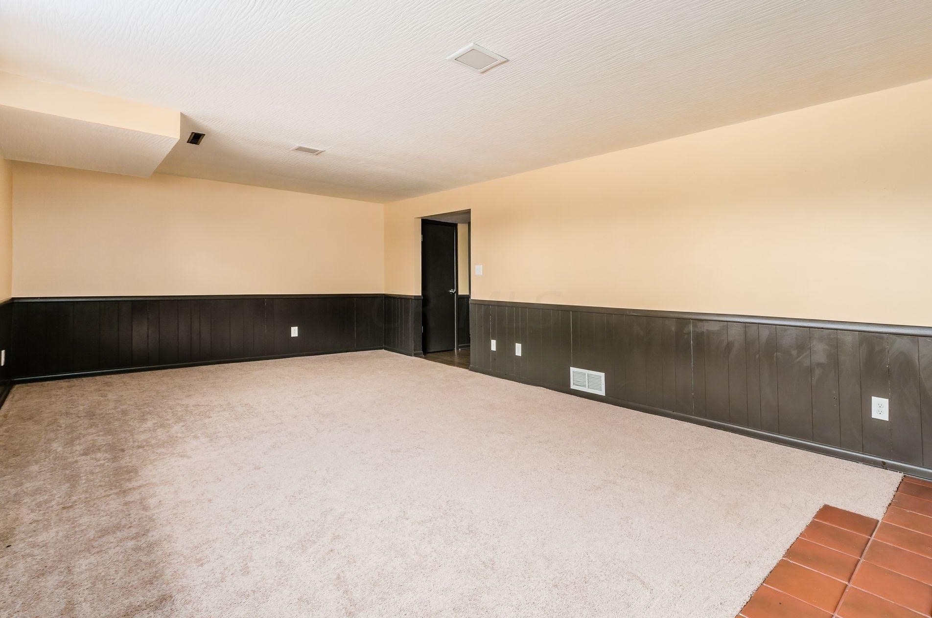 1491 Cottonwood Dr, Columbus OH 43229-4308 exterior