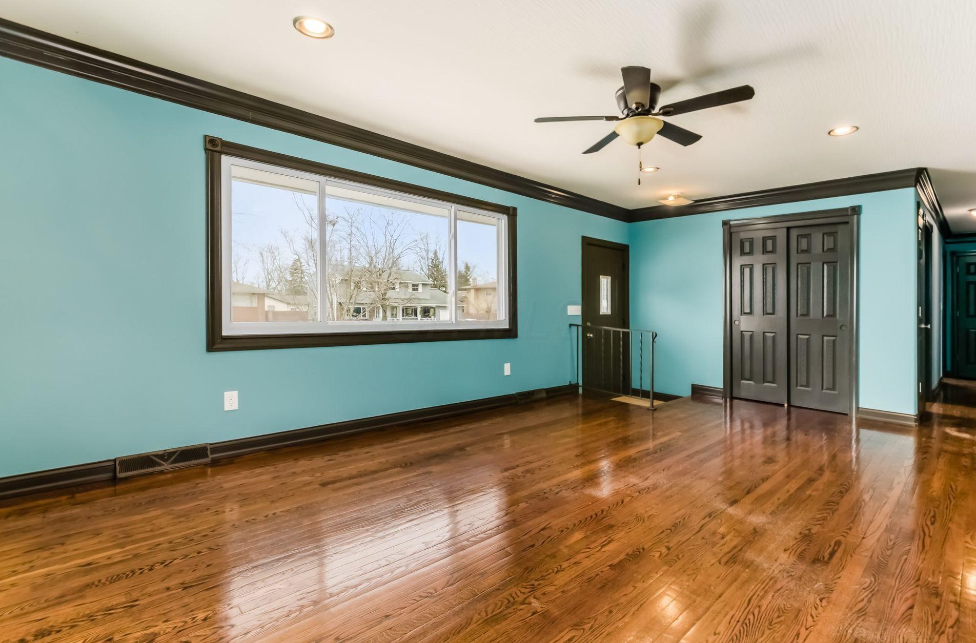 1491 Cottonwood Dr, Columbus OH 43229-4308 exterior