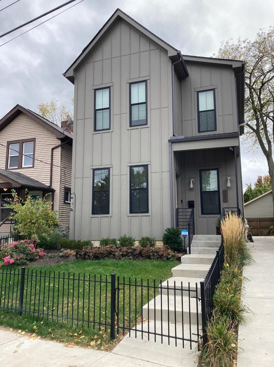 251 3rd Ave, Columbus, OH 43201-3664