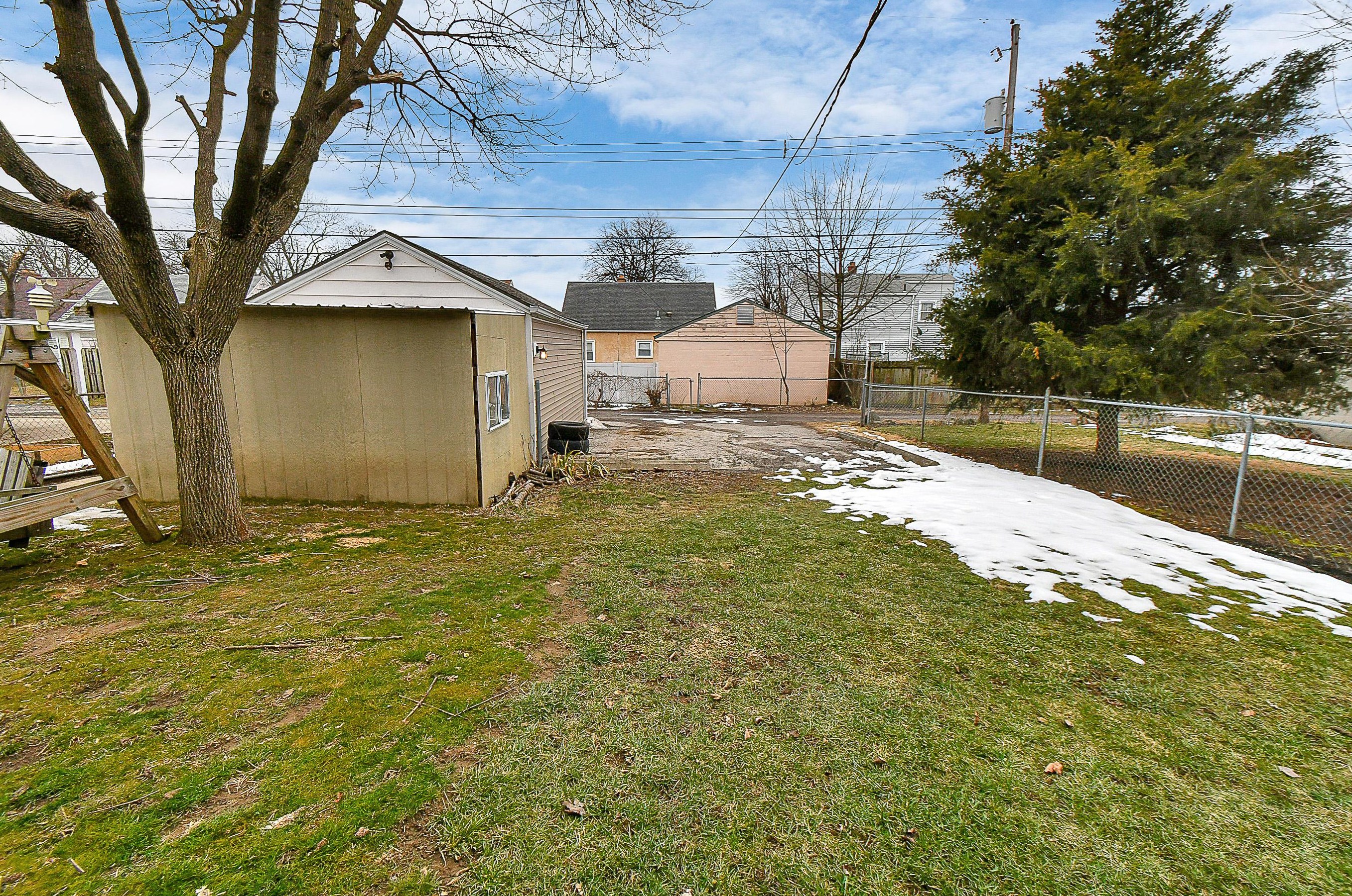 914 Chestershire Rd, Columbus OH 43204-2328 exterior