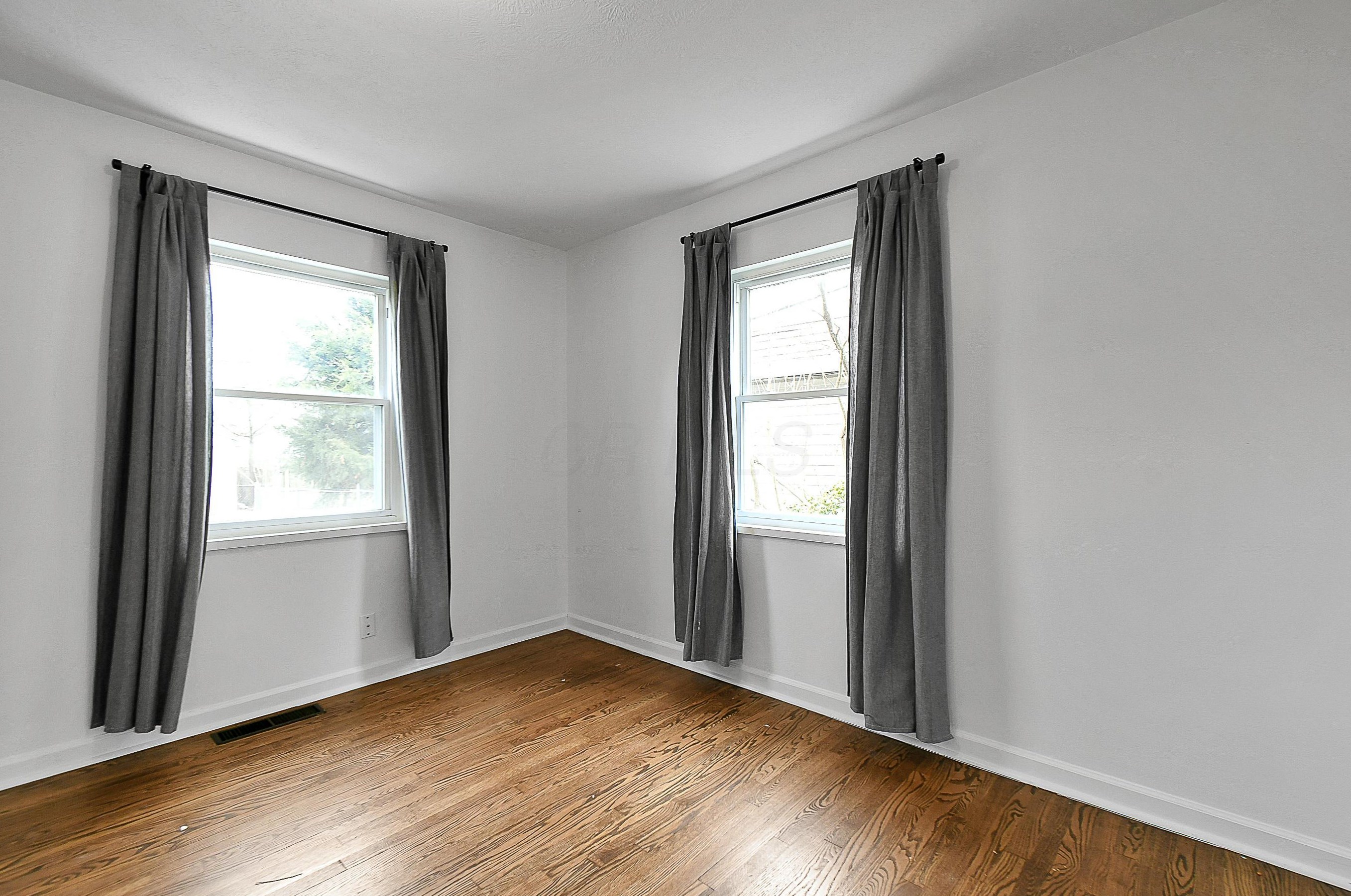 914 Chestershire Rd, Columbus OH 43204-2328 exterior