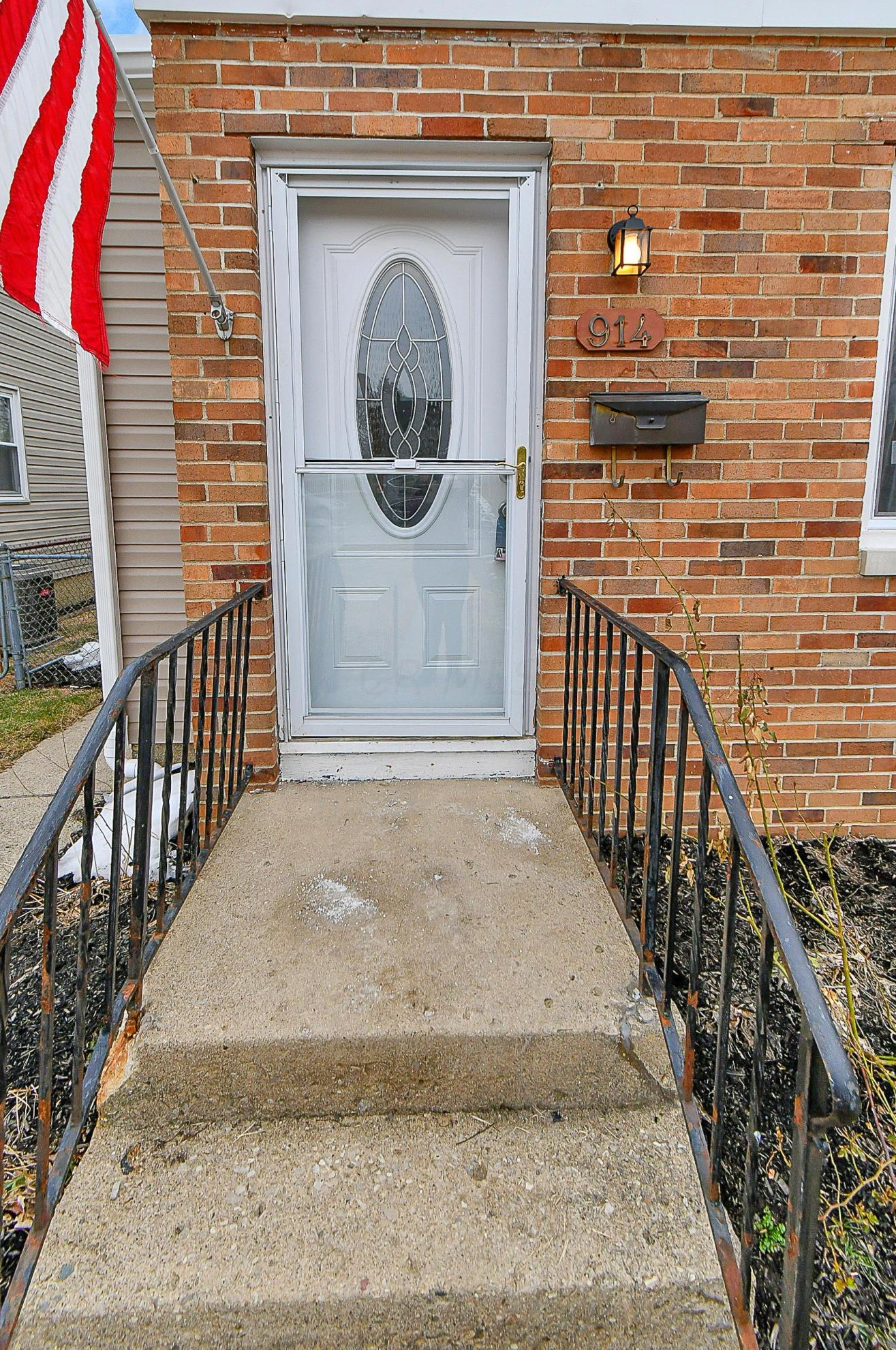 914 Chestershire Rd, Columbus, OH 43204-2328