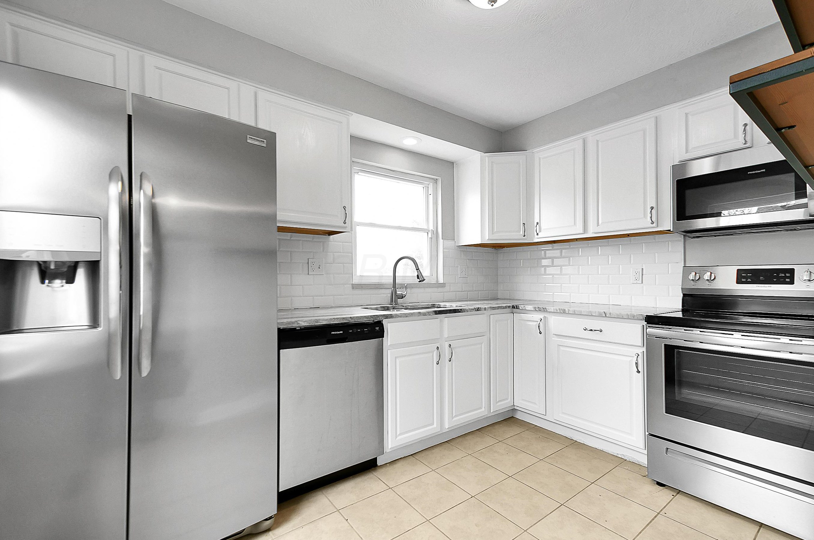 914 Chestershire Rd, Columbus OH 43204-2328 exterior