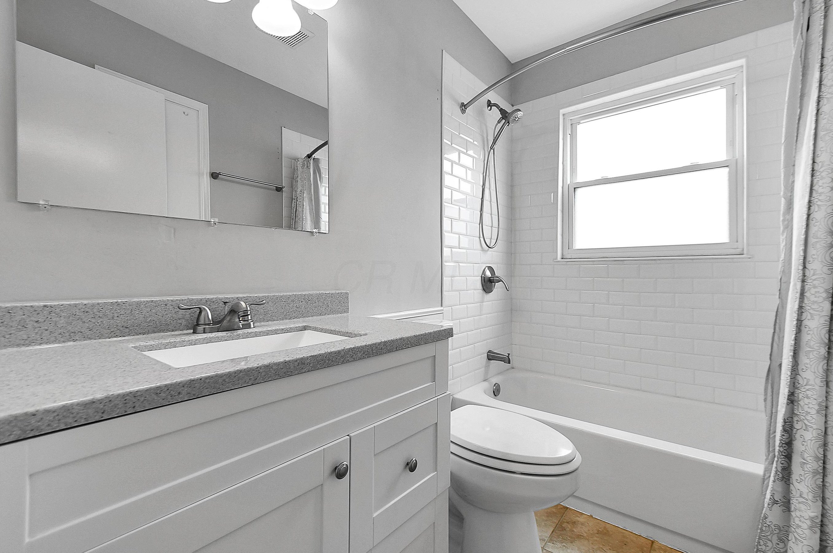 914 Chestershire Rd, Columbus OH 43204-2328 exterior