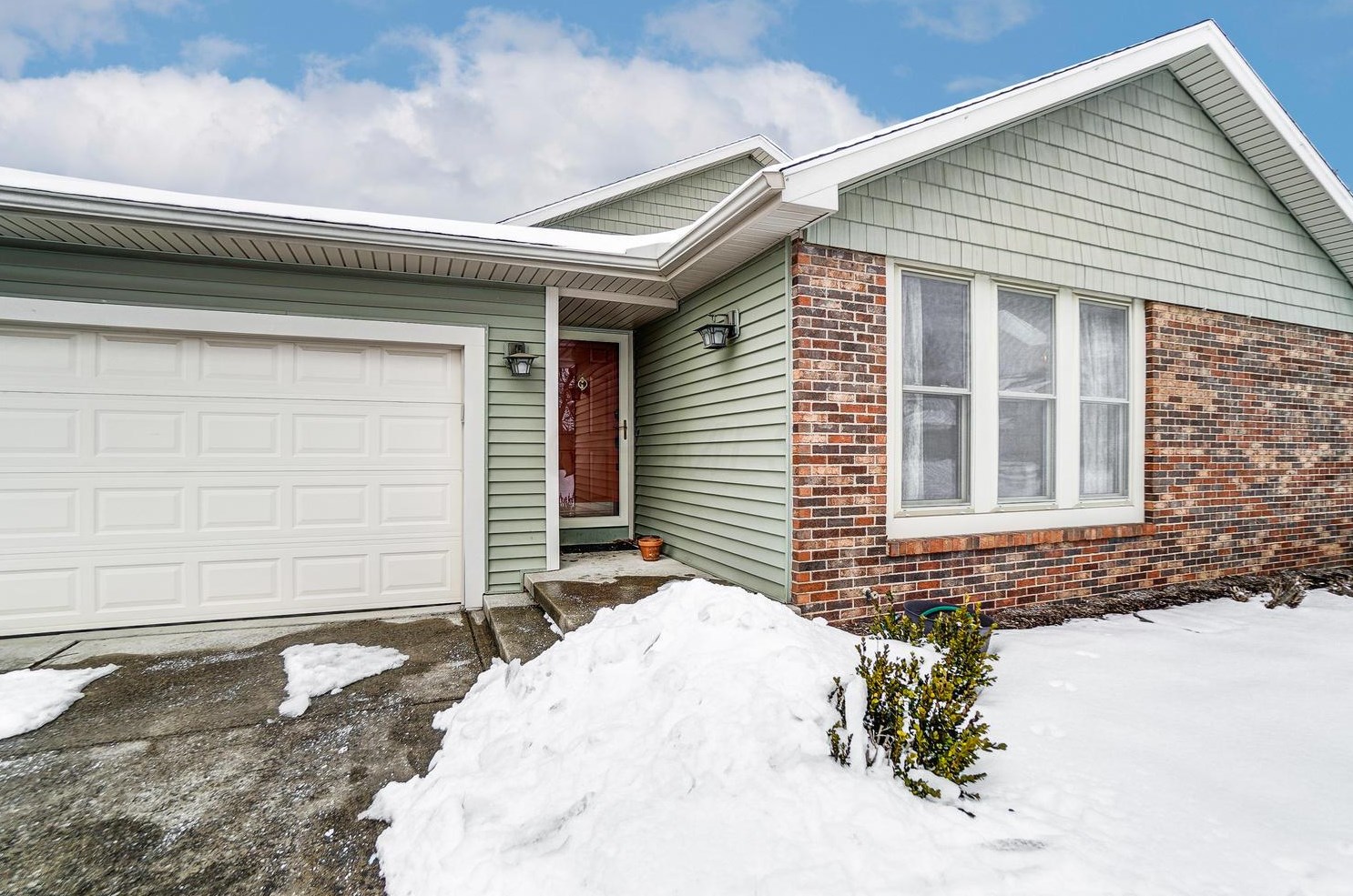 3770 Ravens Glen Dr, Columbus, OH 43221-4457