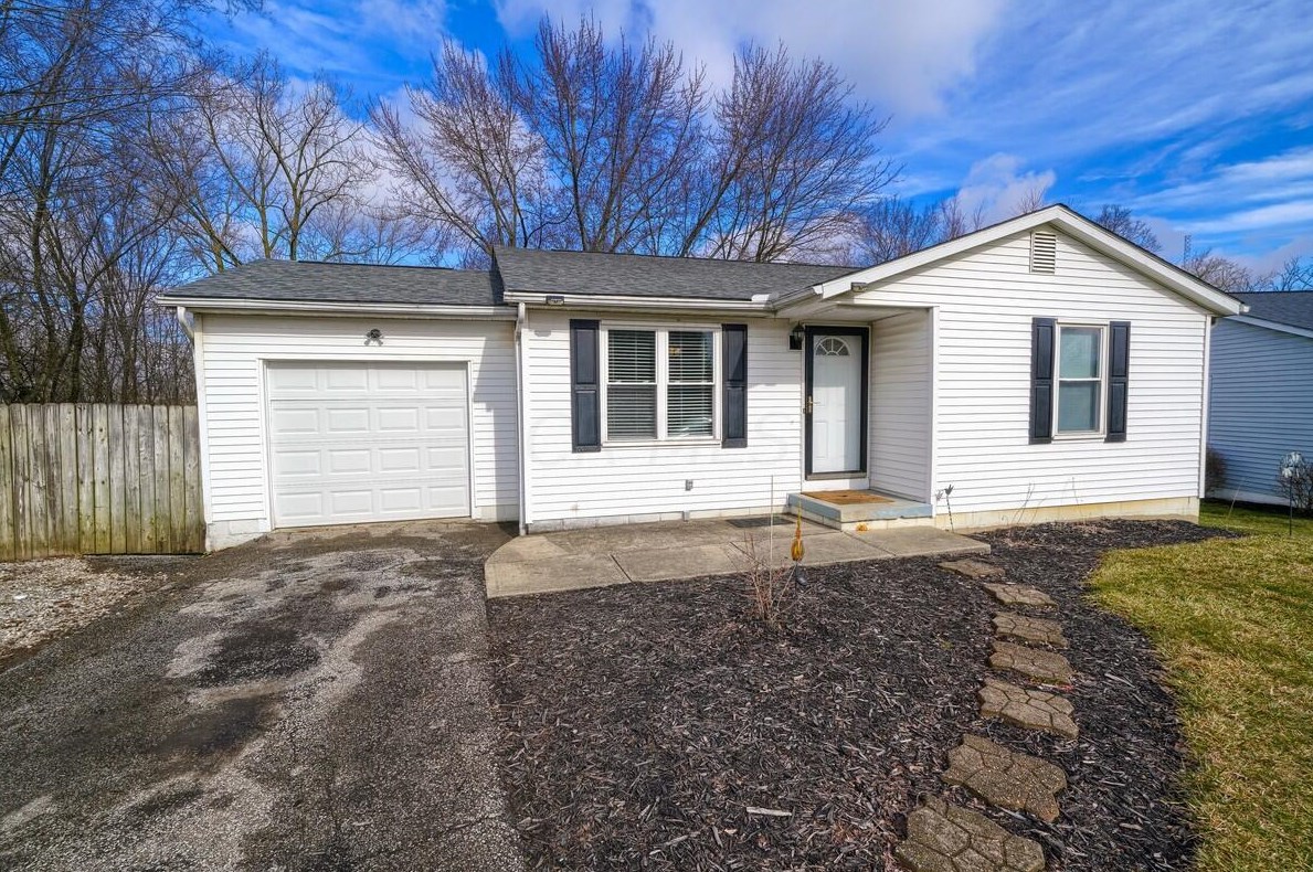 4496 Logwood Ln, Columbus, OH 43228-3466