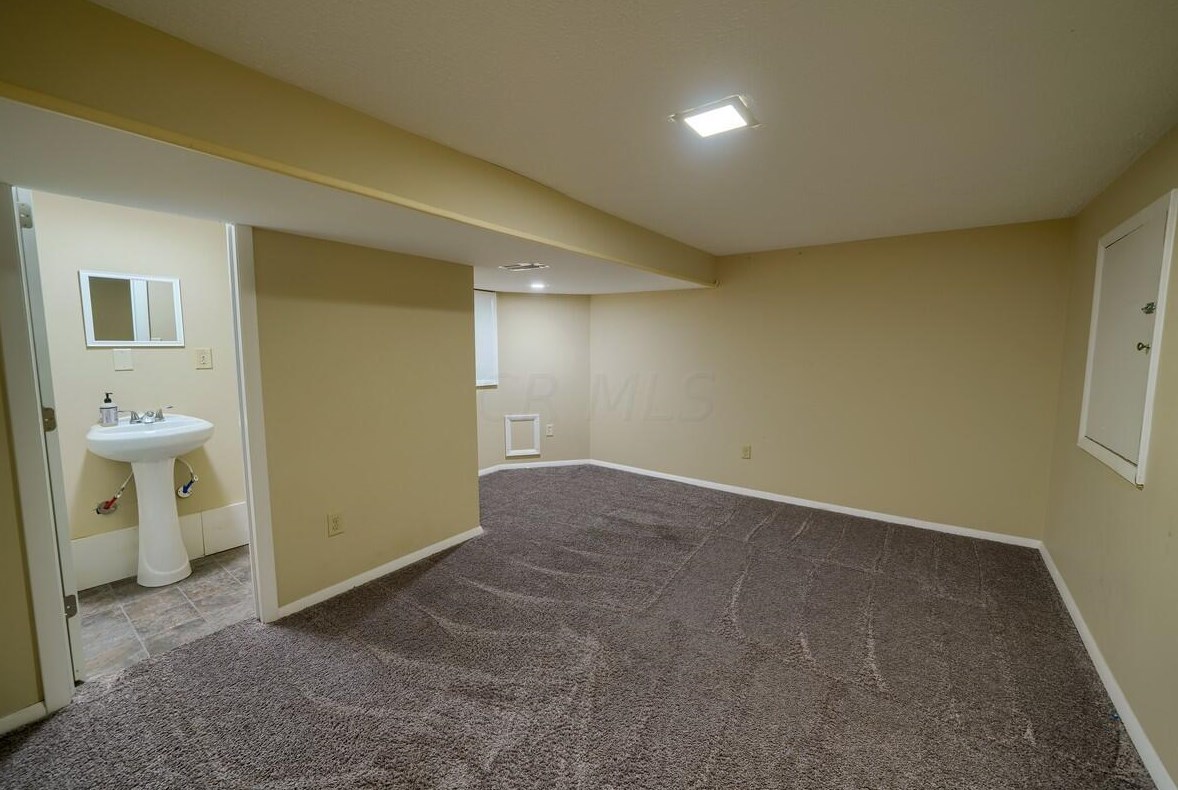 4496 Logwood Ln, Columbus OH 43228-3468 exterior