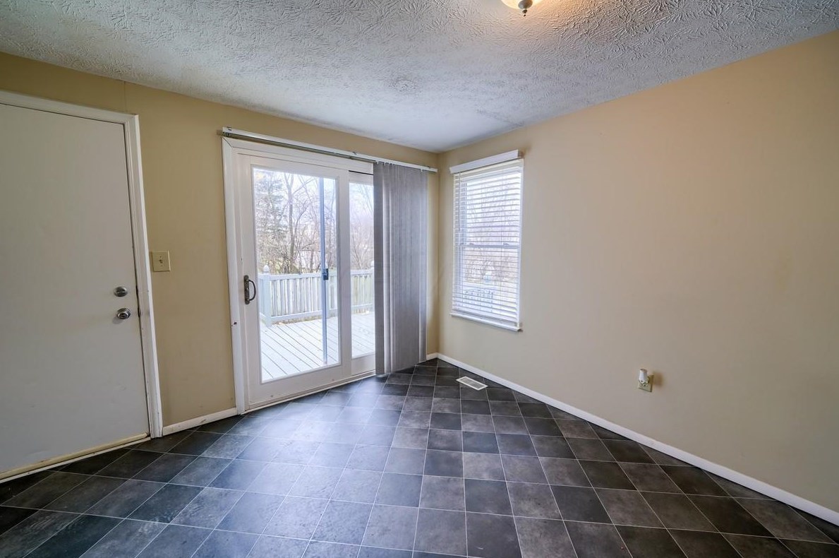 4496 Logwood Ln, Columbus OH 43228-3468 exterior