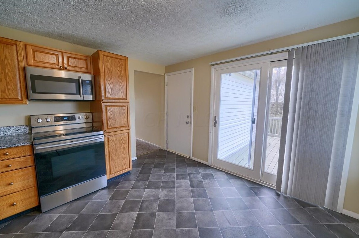 4496 Logwood Ln, Columbus OH 43228-3468 exterior