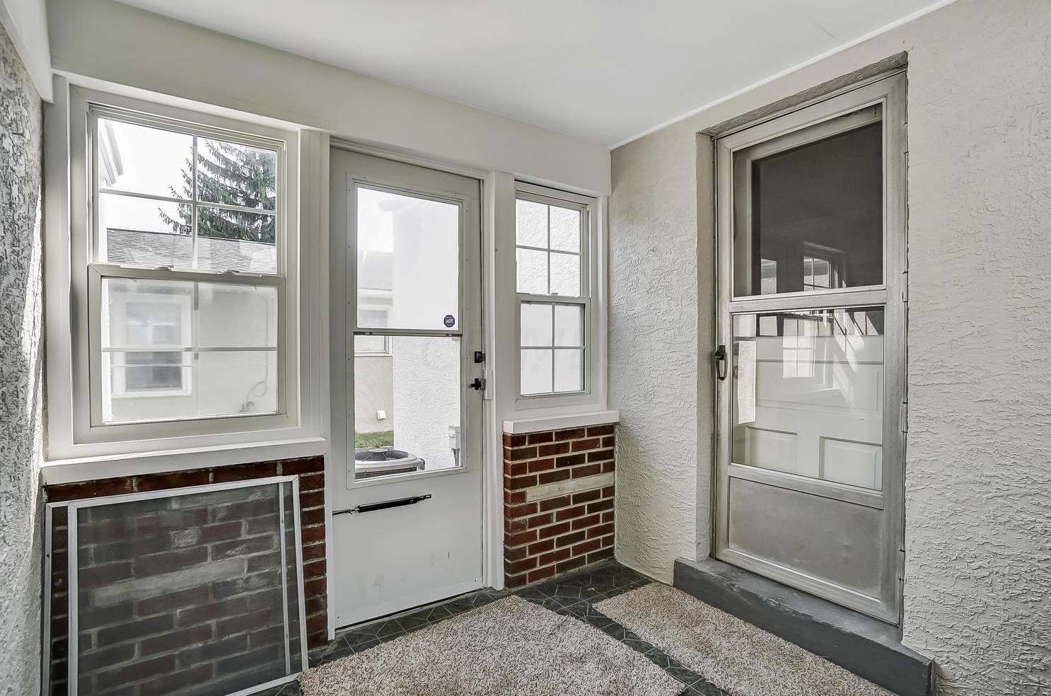 1576 Linwood Ave, Columbus OH 43207-1429 exterior