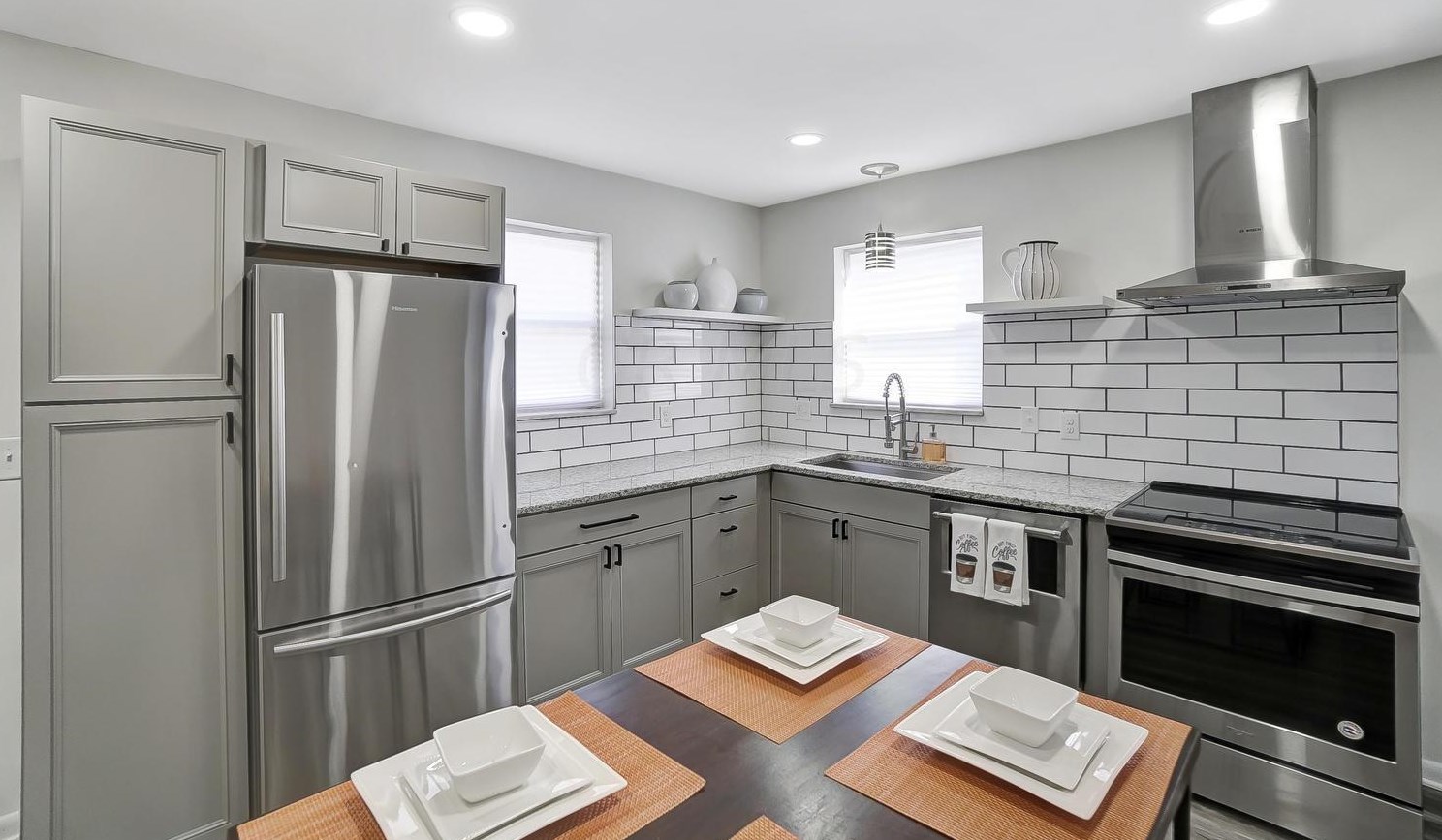 1576 Linwood Ave, Columbus OH 43207-1429 exterior