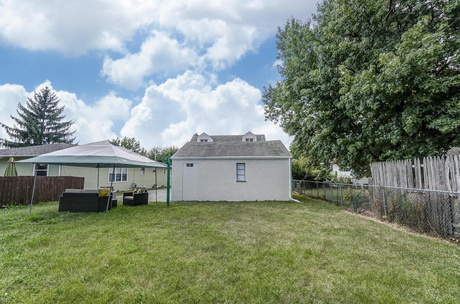 1576 Linwood Ave, Columbus OH 43207-1429 exterior