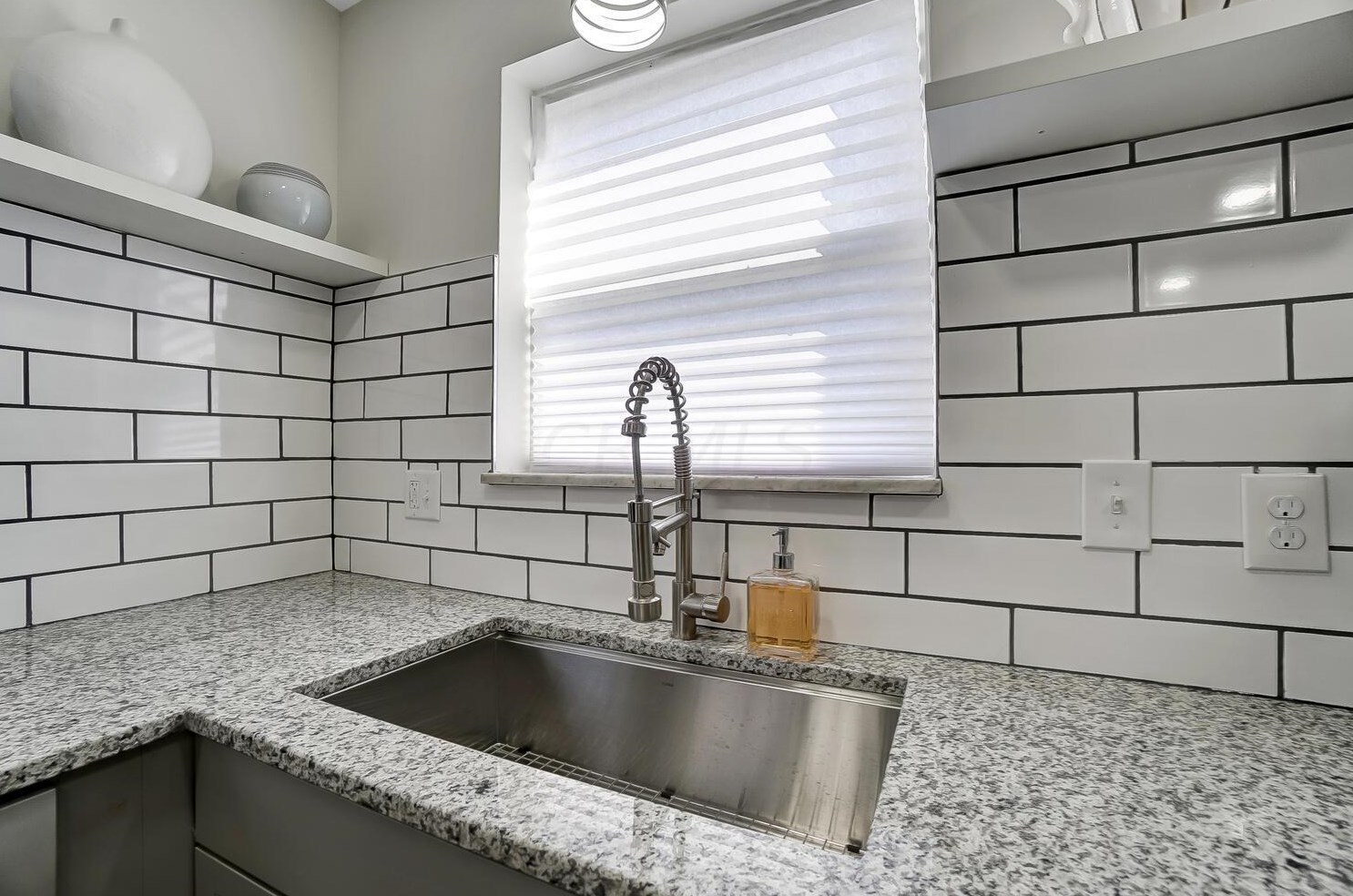 1576 Linwood Ave, Columbus OH 43207-1429 exterior