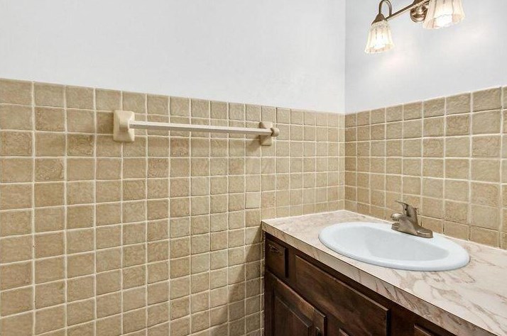 946 Roosevelt Ave, Columbus OH 43209-7507 exterior