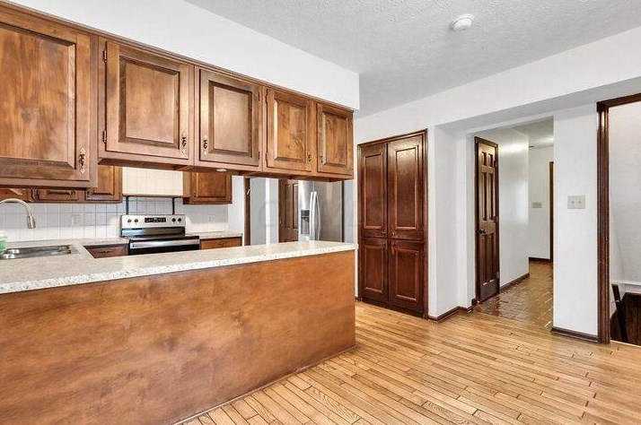 946 Roosevelt Ave, Columbus OH 43209-7507 exterior