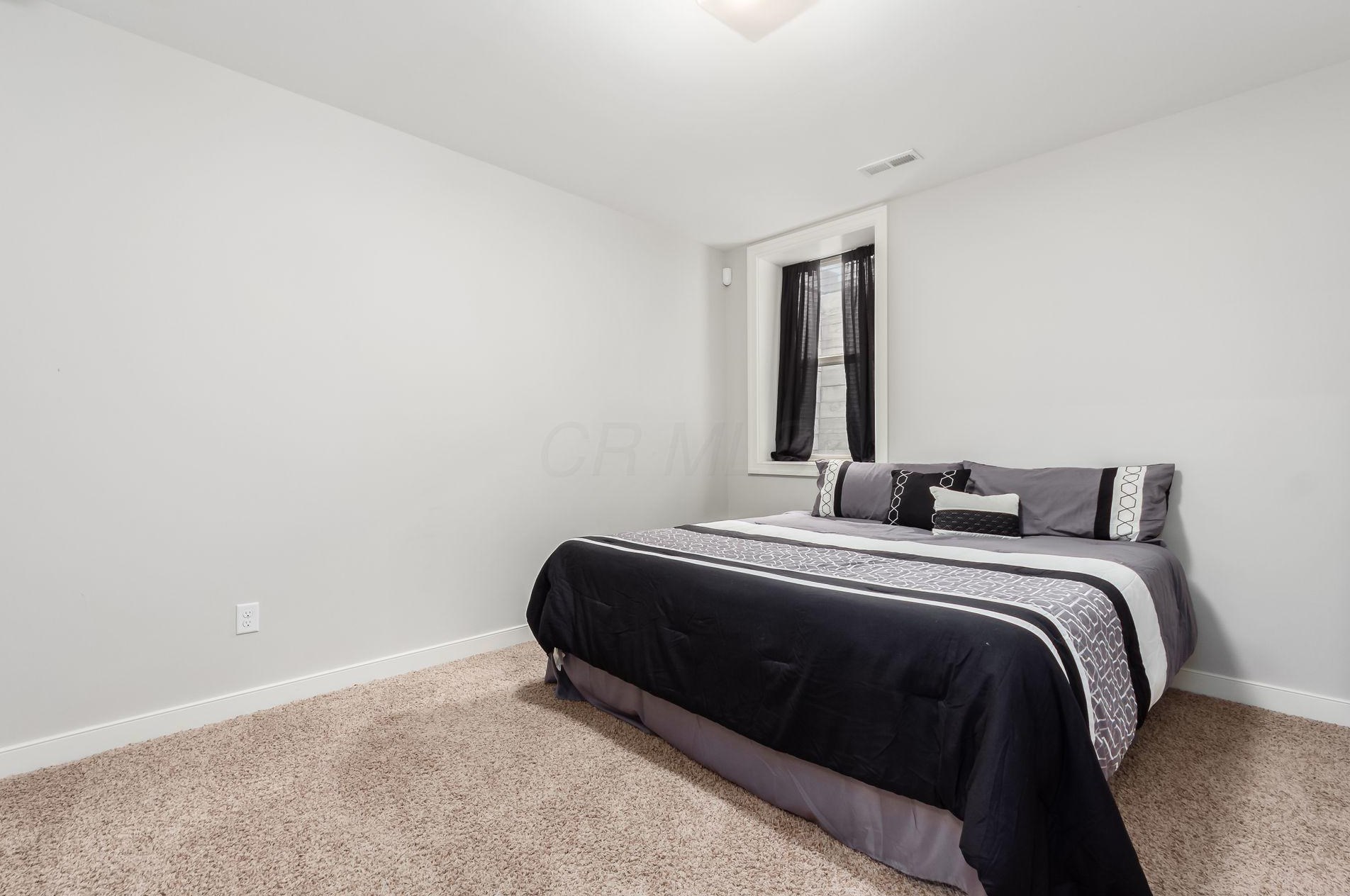 1355 Grant Ave, Columbus OH 43201-2512 exterior