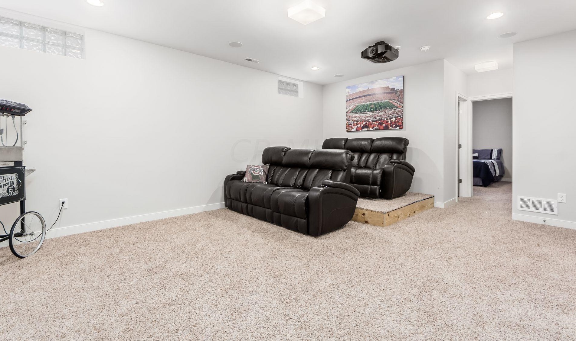 1355 Grant Ave, Columbus OH 43201-2512 exterior