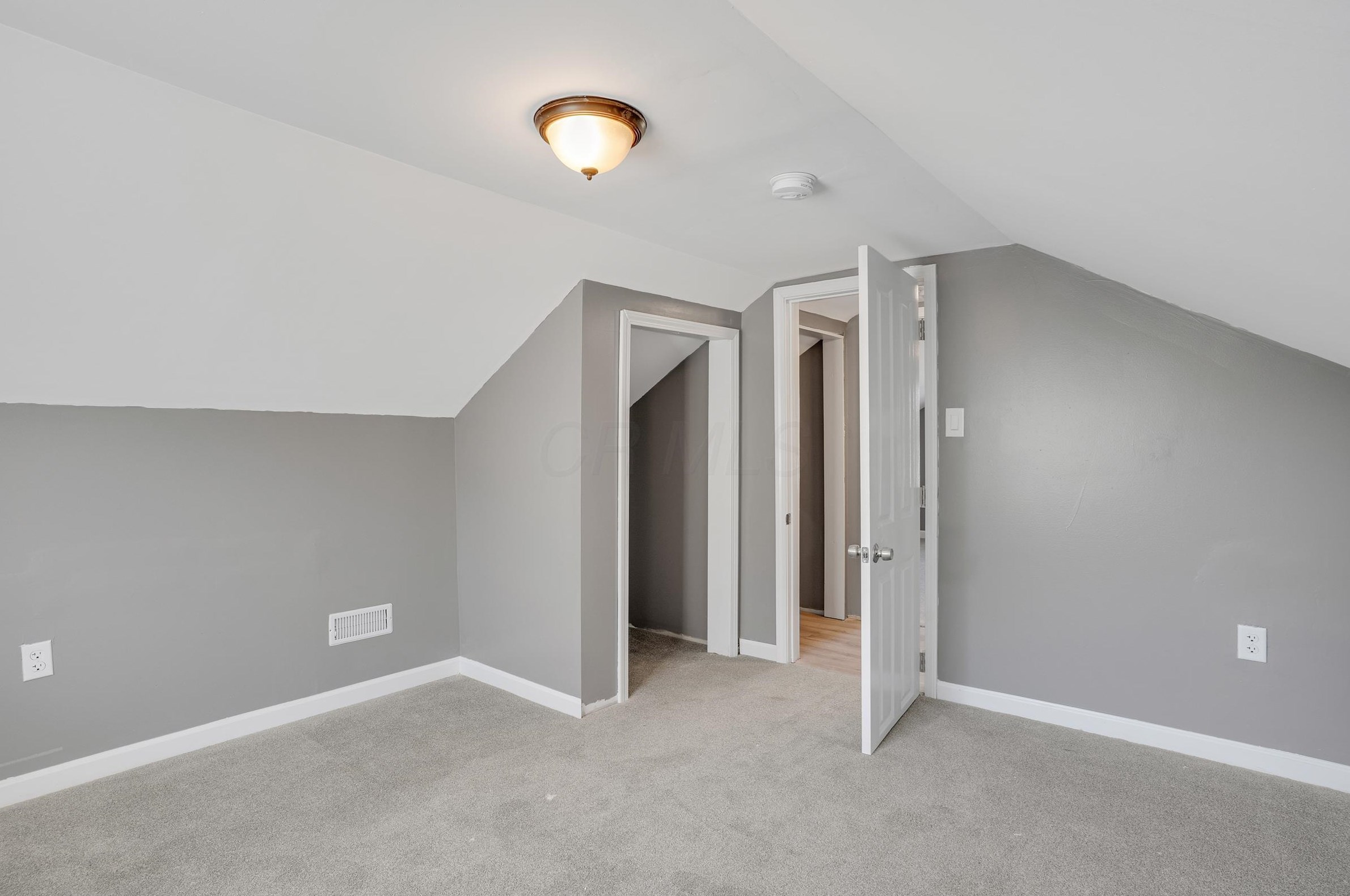 277 Hague Ave, Columbus OH 43204-2614 exterior