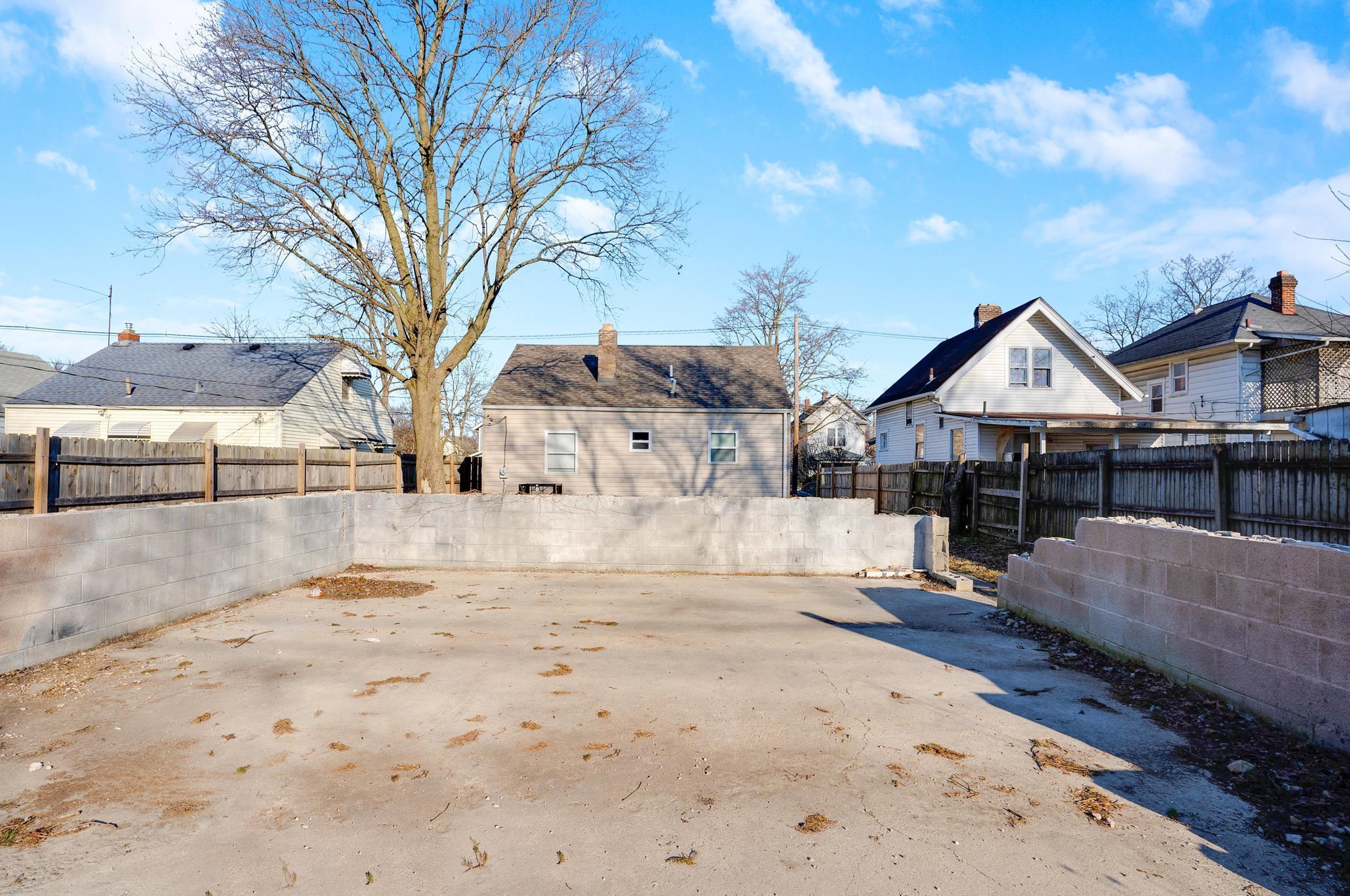 277 Hague Ave, Columbus OH 43204-2614 exterior