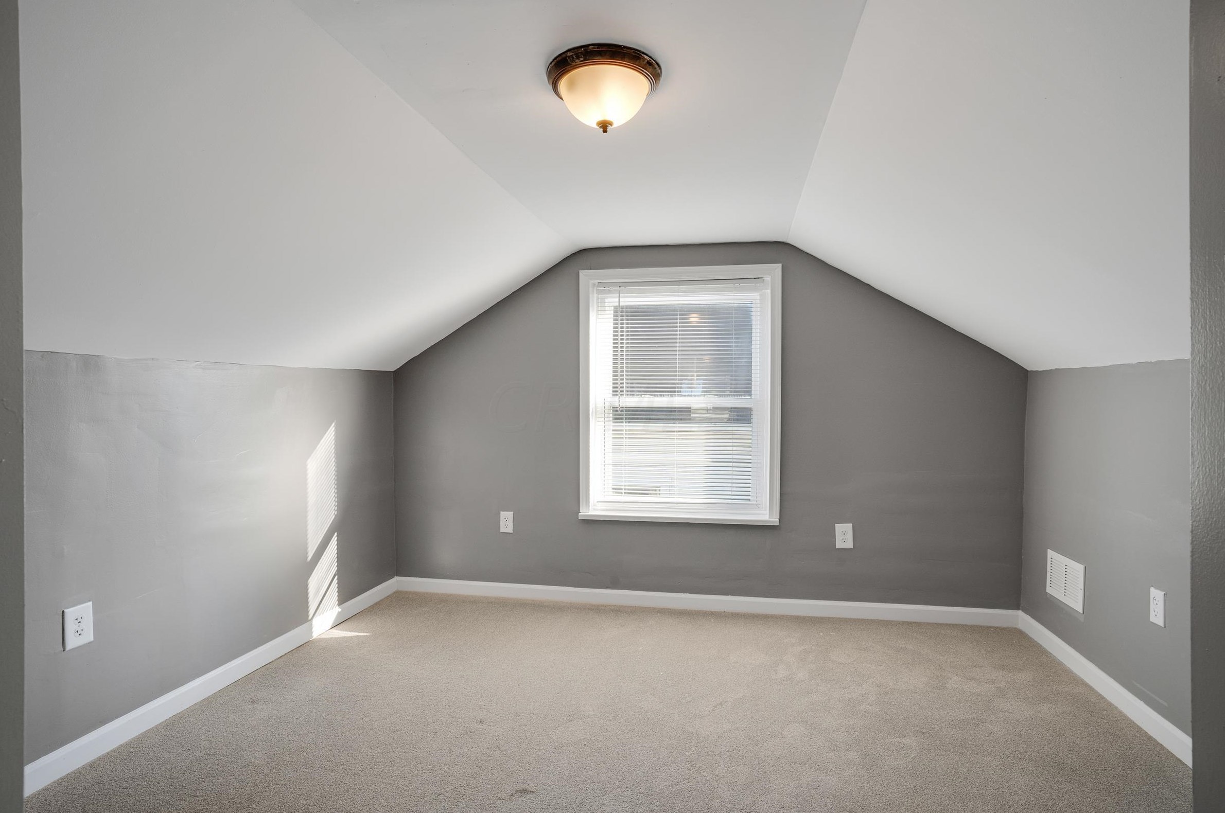 277 Hague Ave, Columbus OH 43204-2614 exterior