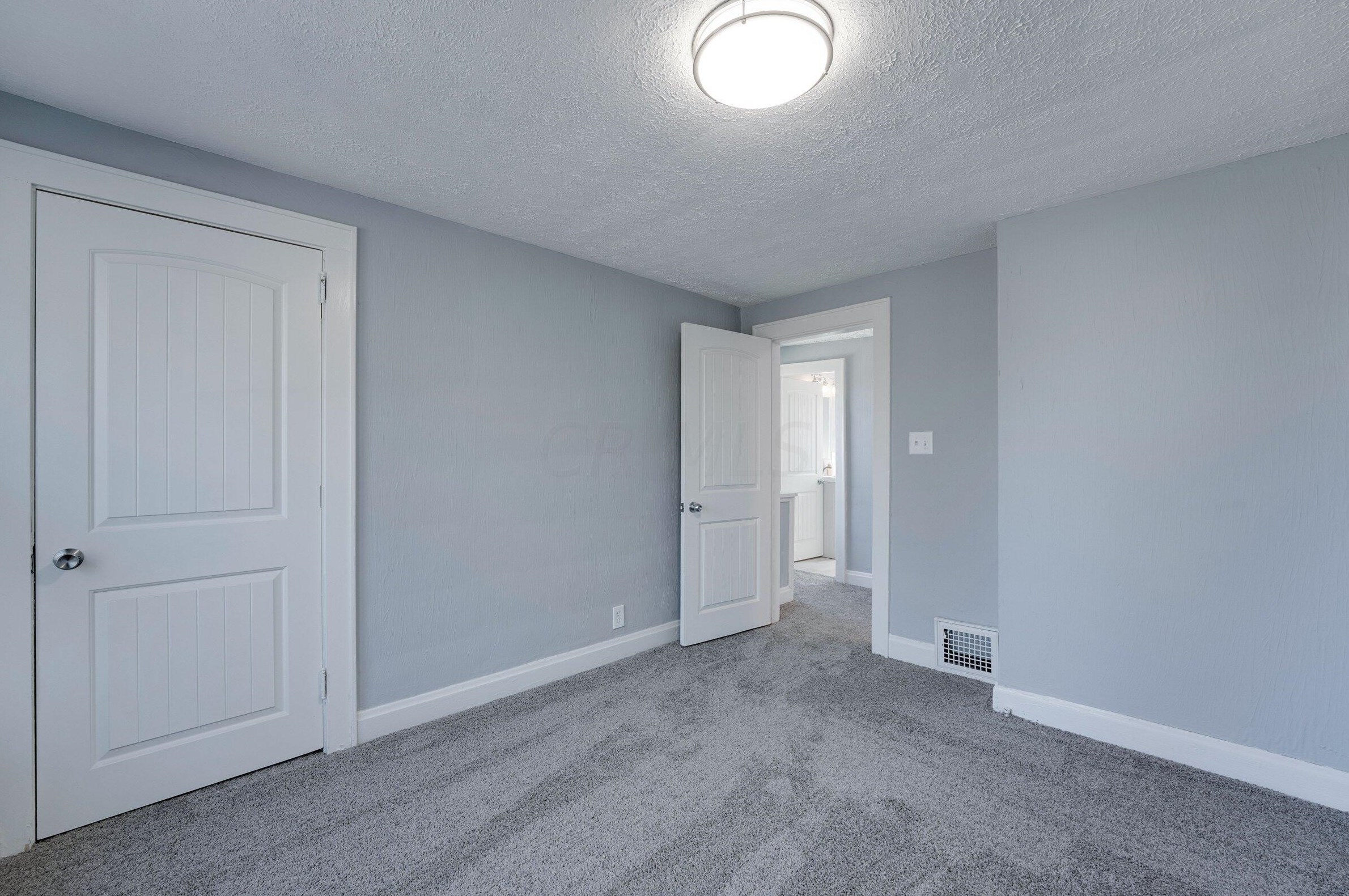 1004 Bulen Ave, Columbus OH 43206-1808 exterior